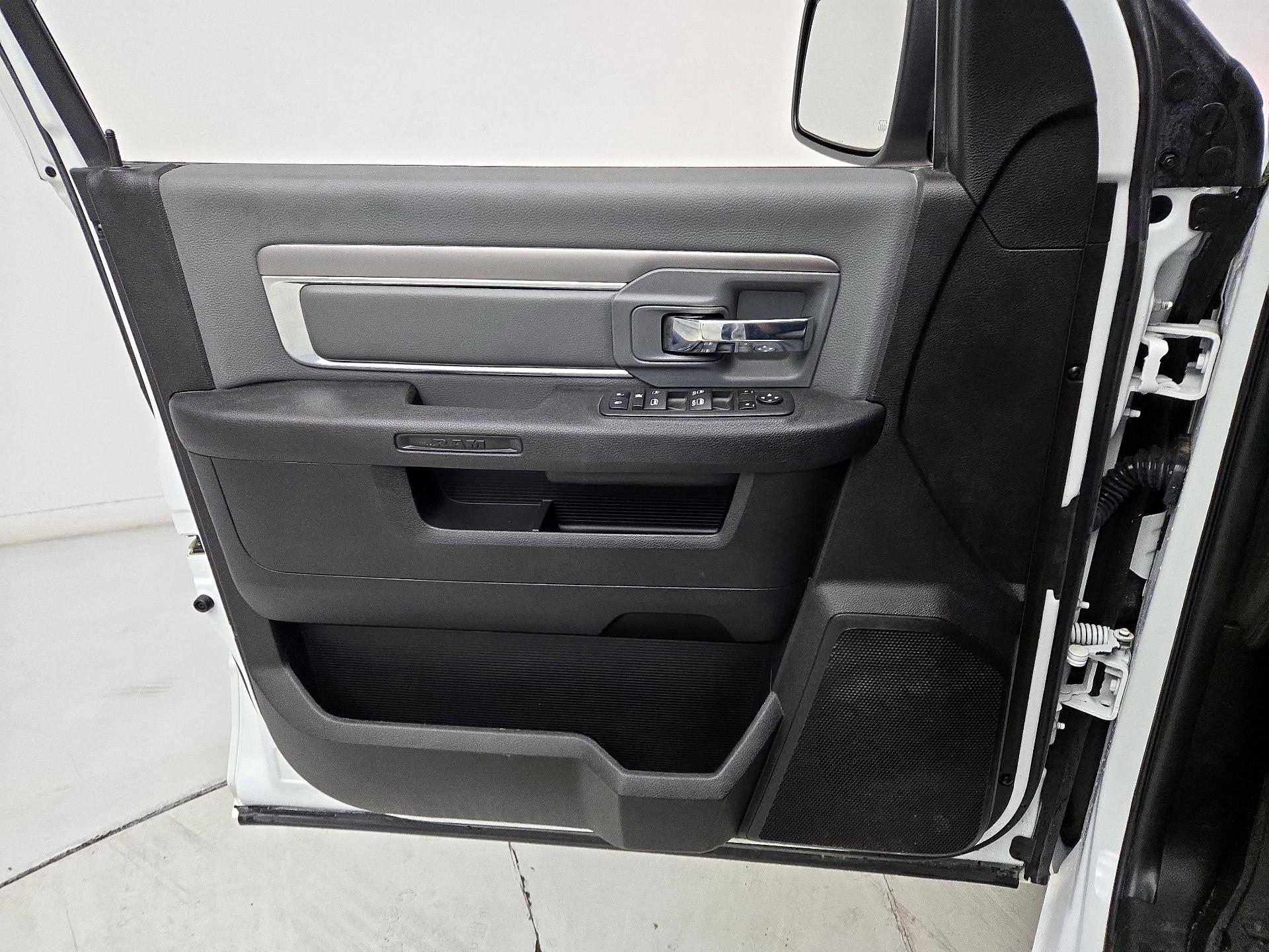 Thumbnail: 2023 RAM 1500 Classic - 12