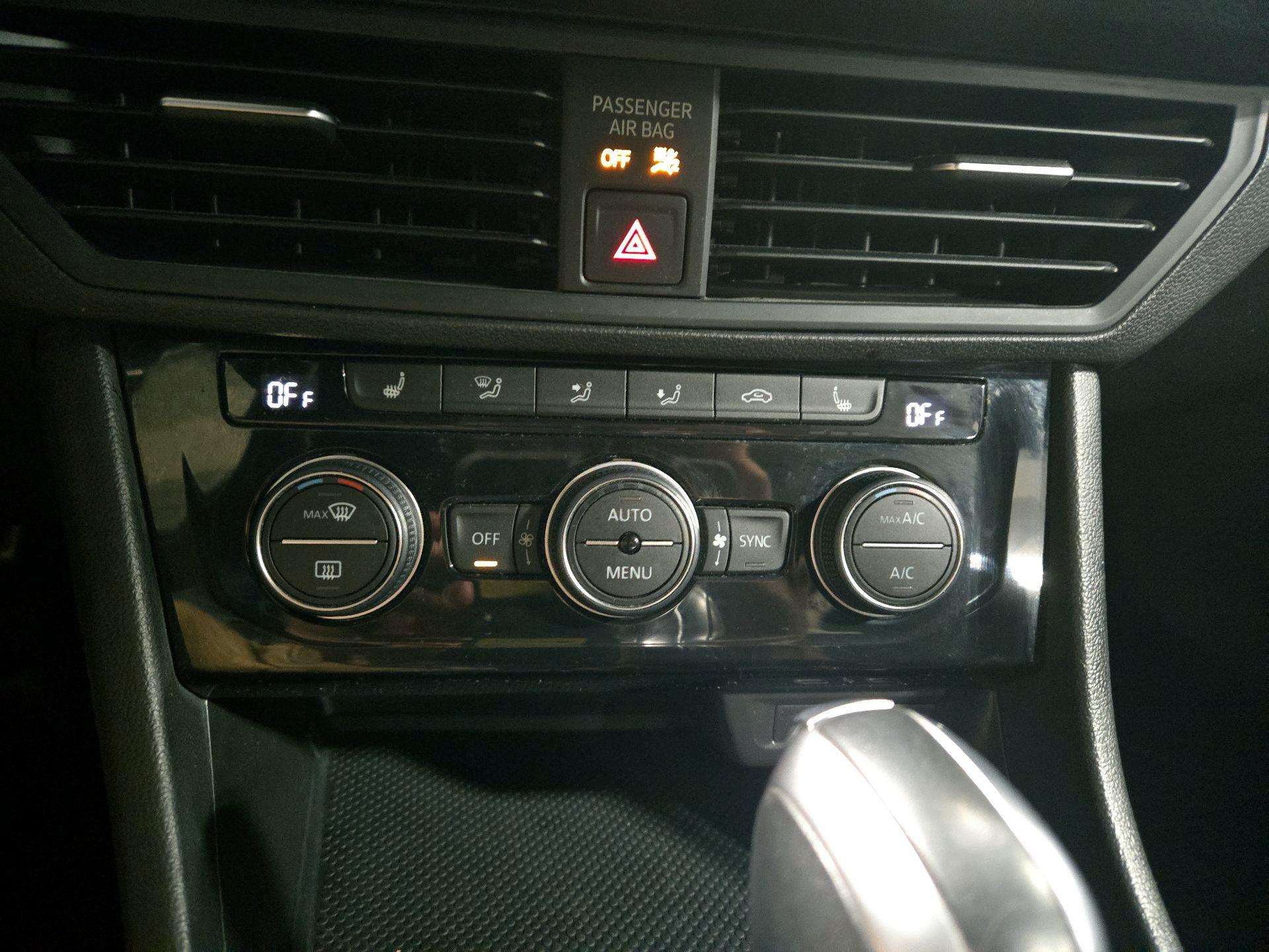 Thumbnail: 2020 Volkswagen Jetta - 16