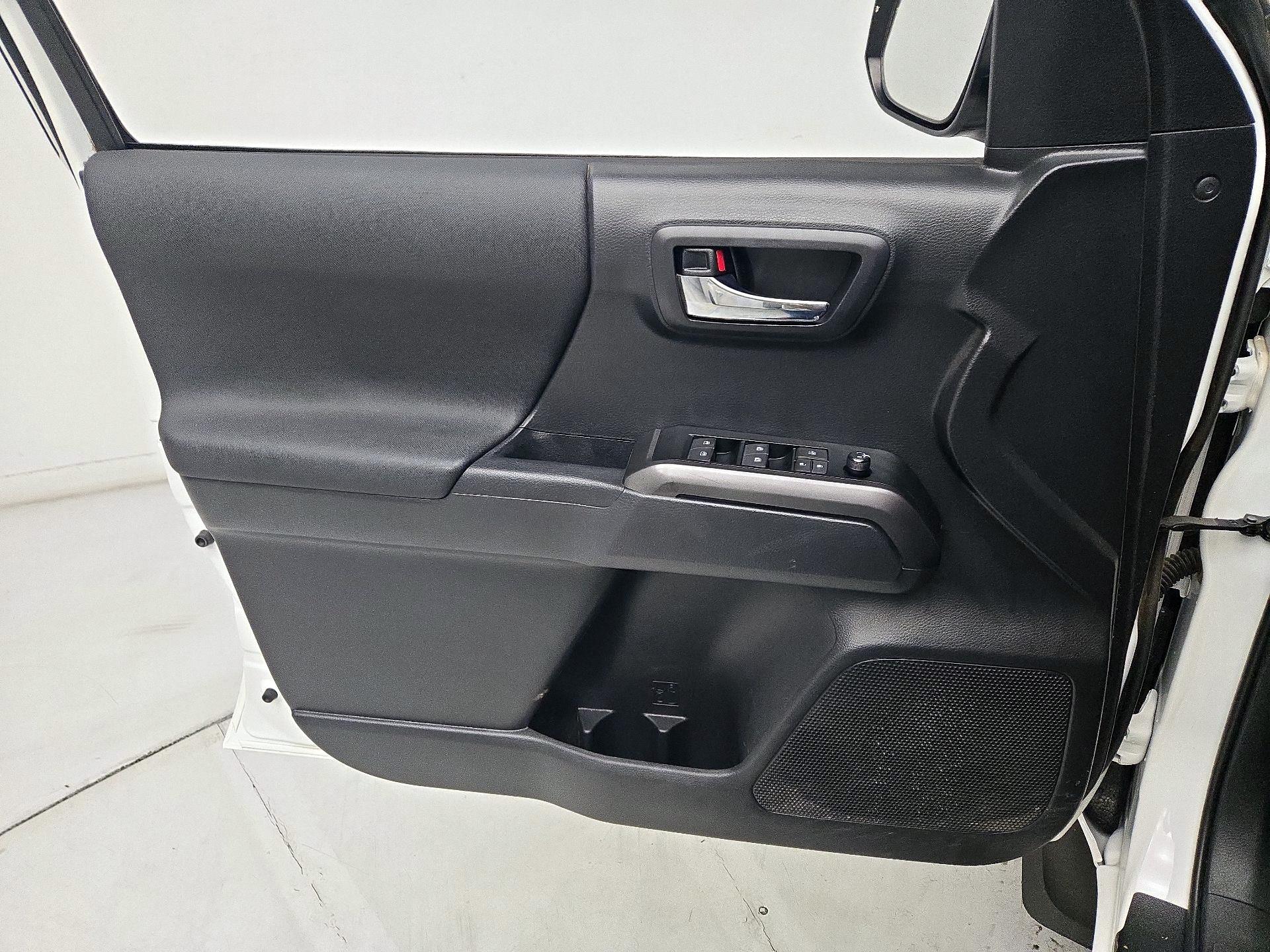 Thumbnail: 2022 Toyota Tacoma - 12