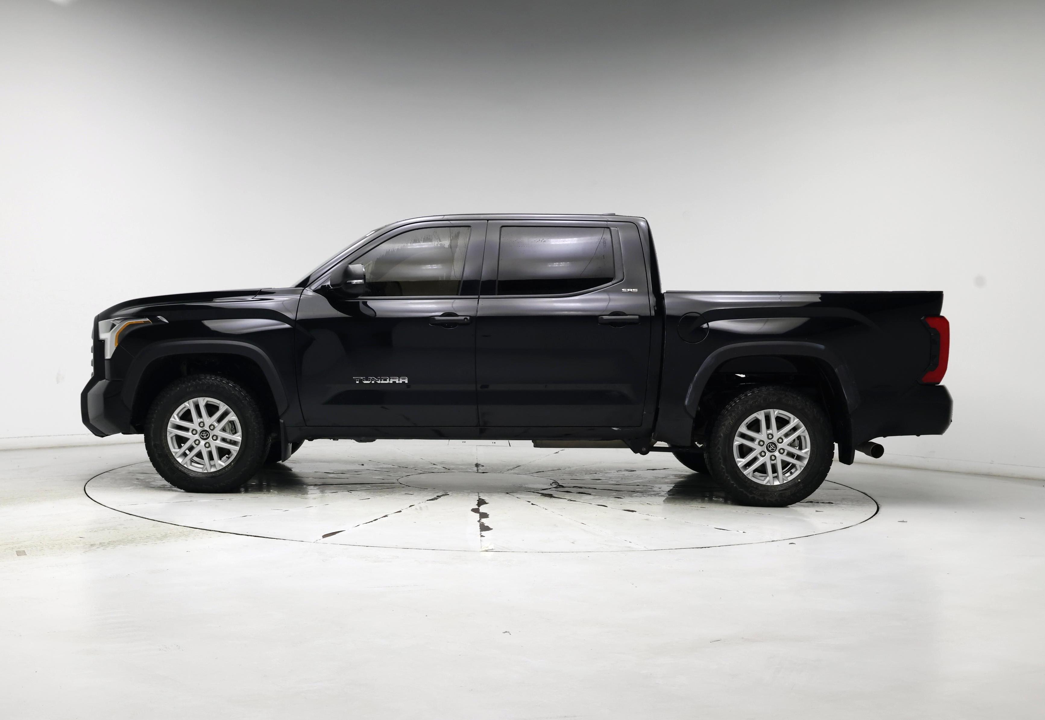 Thumbnail: 2024 Toyota Tundra - 3