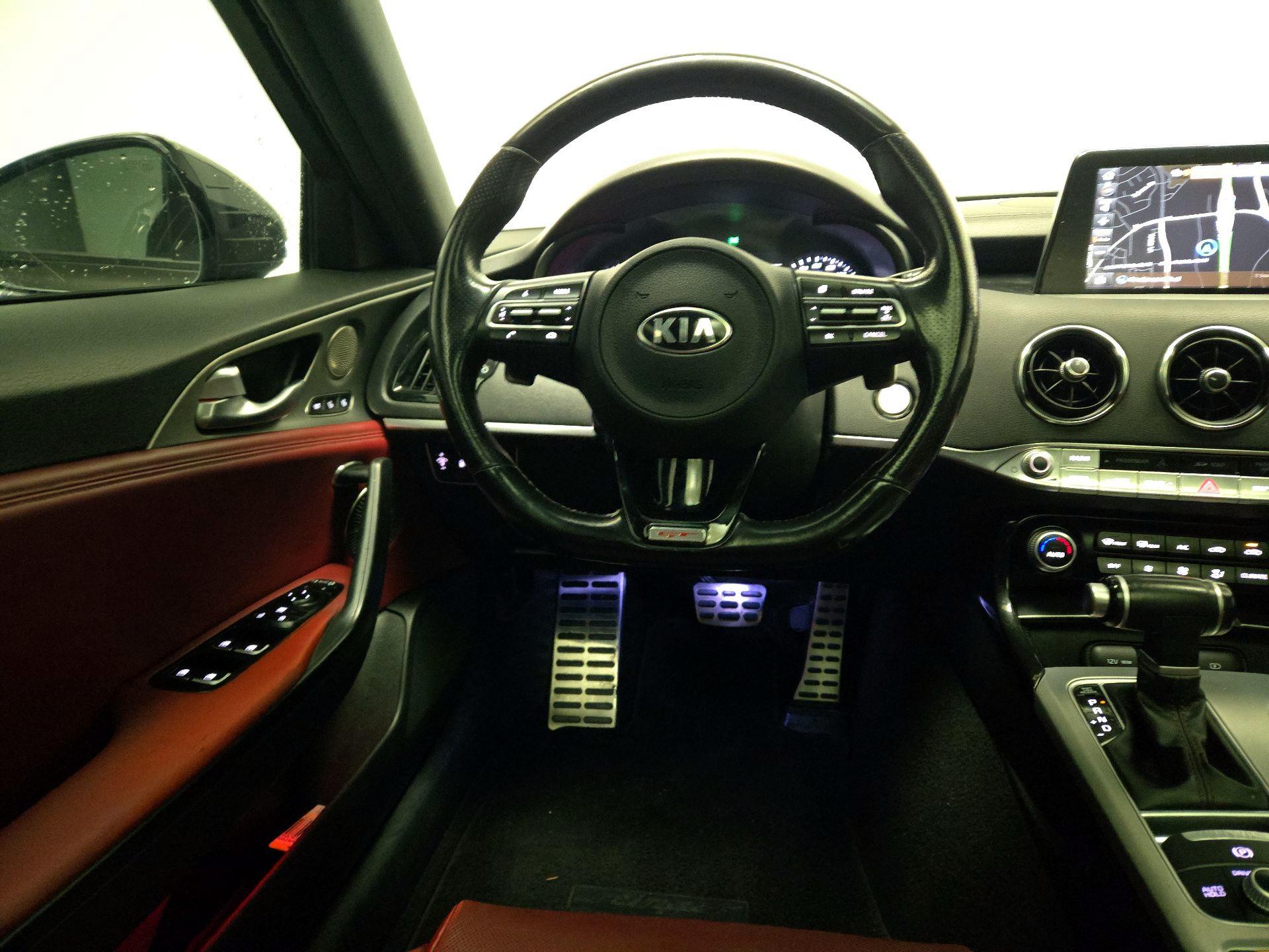 Thumbnail: 2018 Kia Stinger - 10