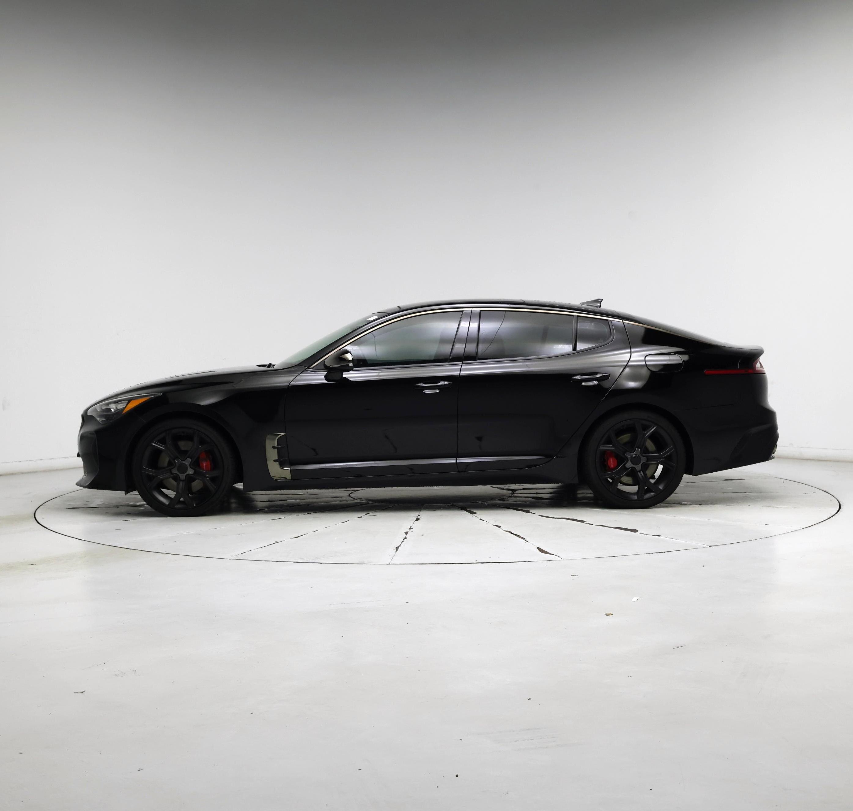 Thumbnail: 2018 Kia Stinger - 3