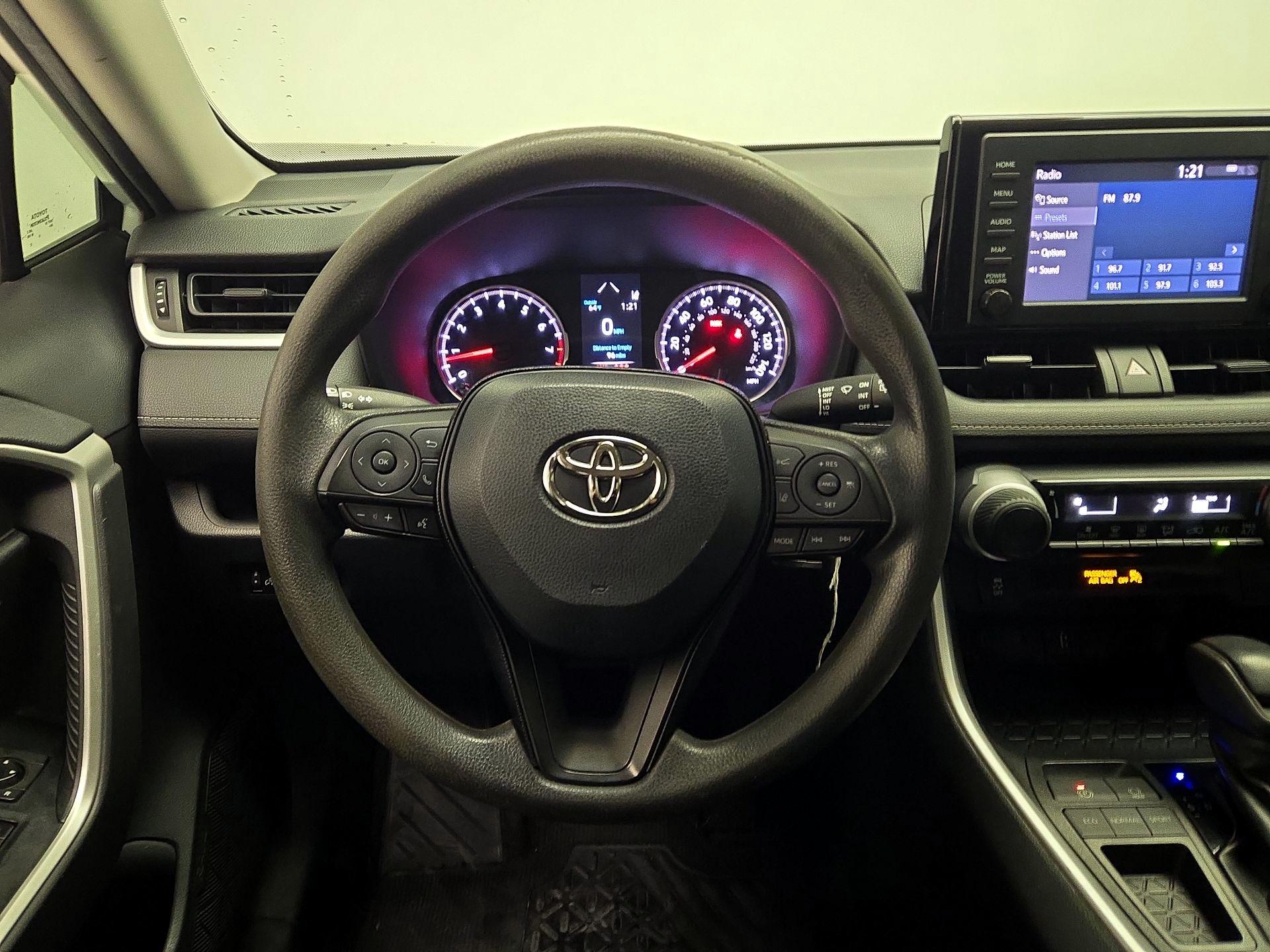 Thumbnail: 2019 Toyota RAV4 - 10