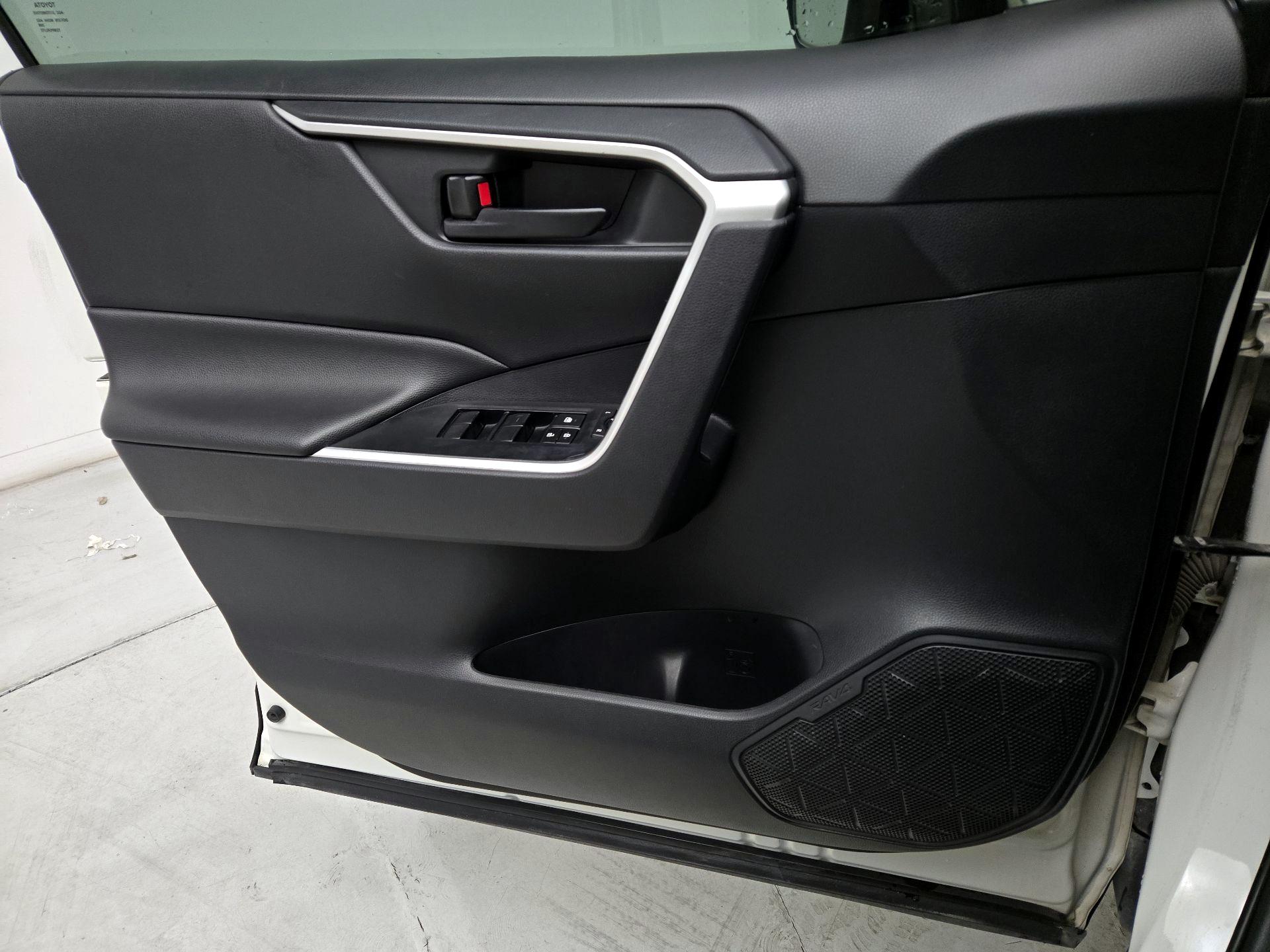 Thumbnail: 2019 Toyota RAV4 - 12