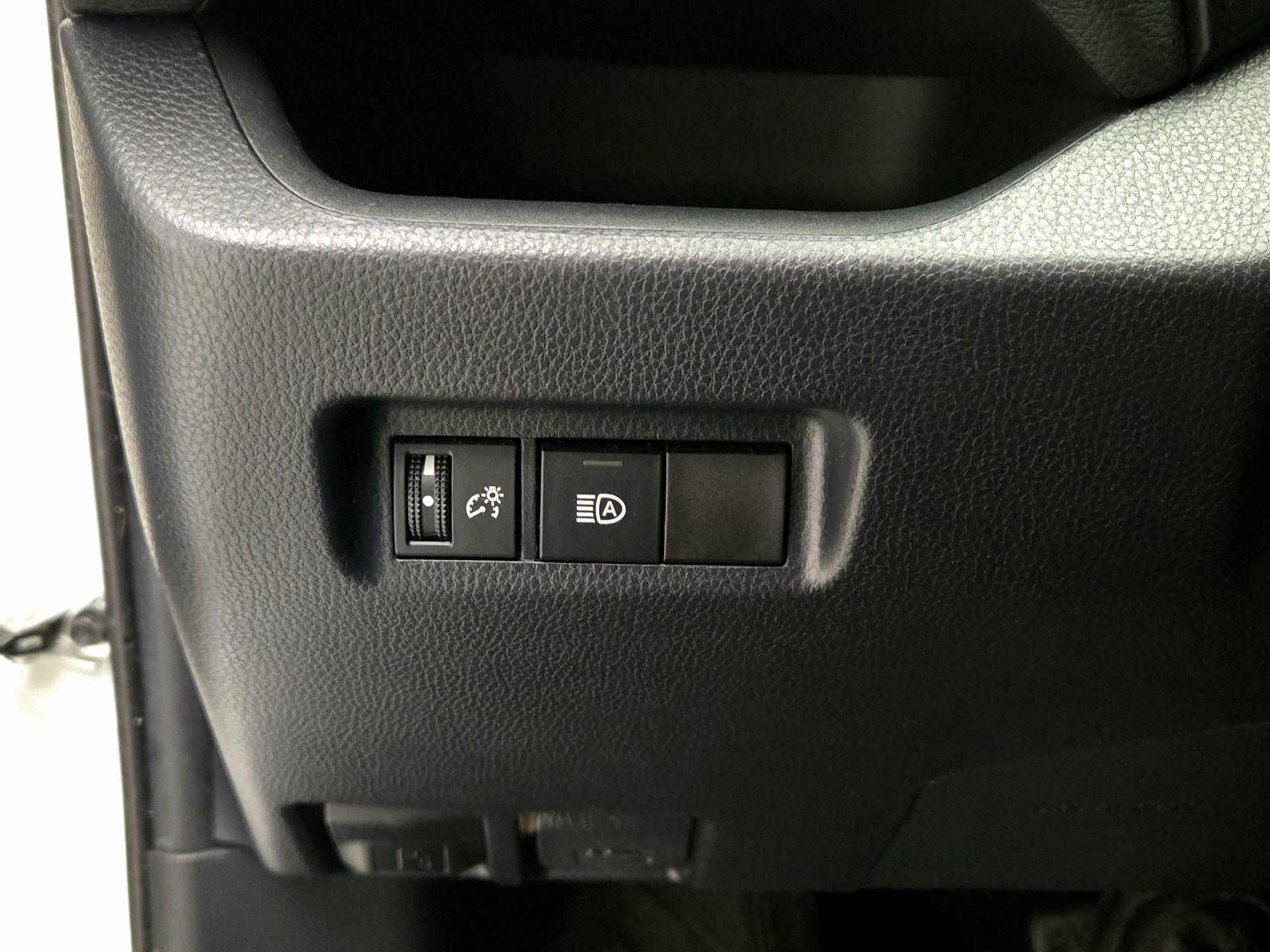 Thumbnail: 2019 Toyota RAV4 - 13