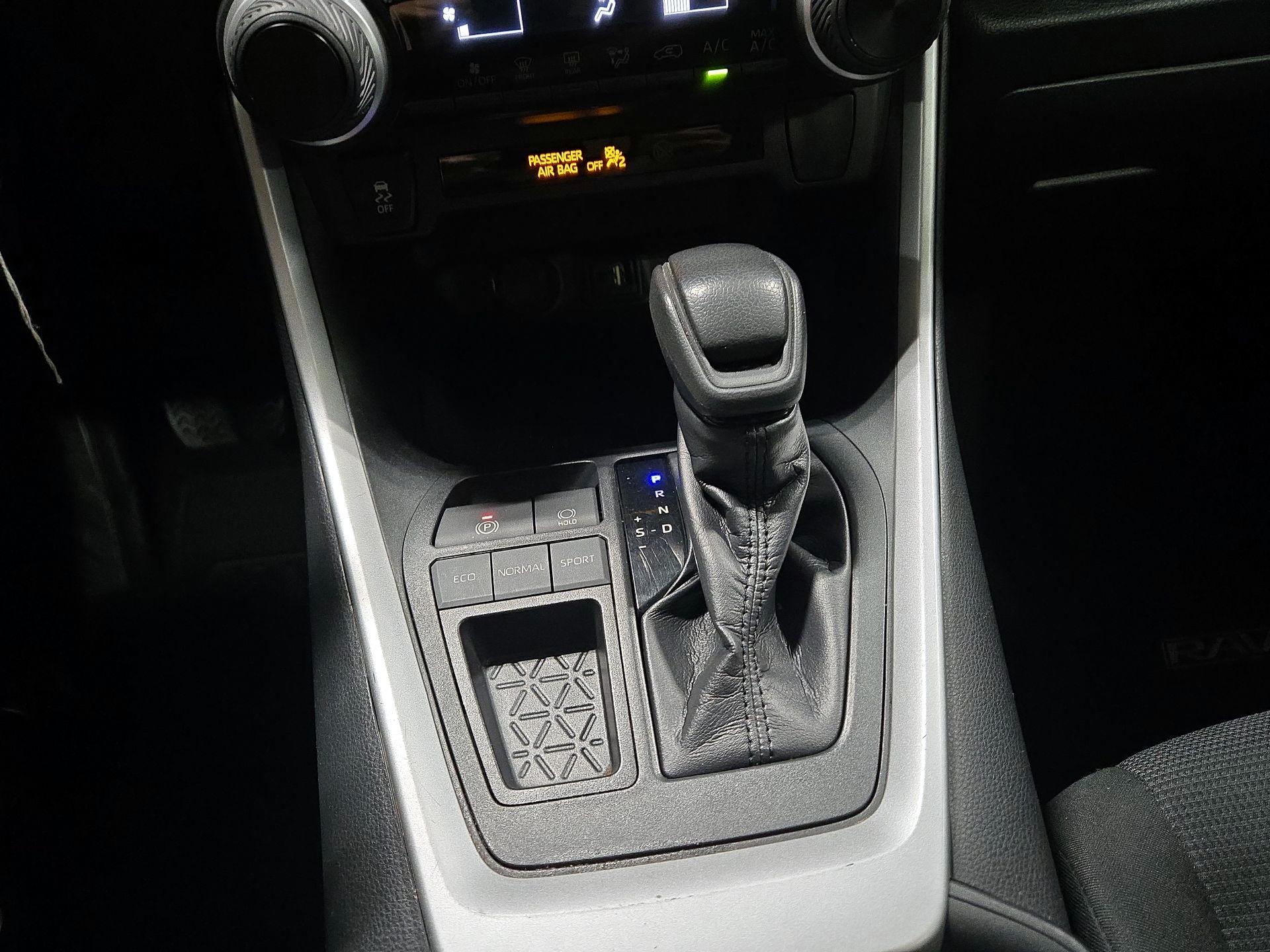 Thumbnail: 2019 Toyota RAV4 - 17