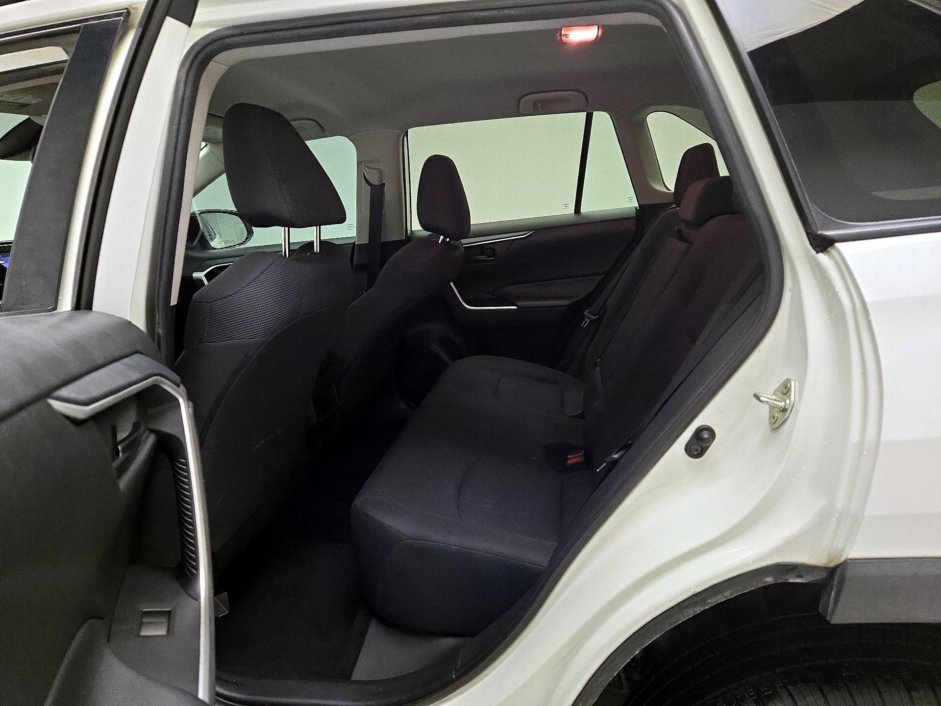 Thumbnail: 2019 Toyota RAV4 - 19