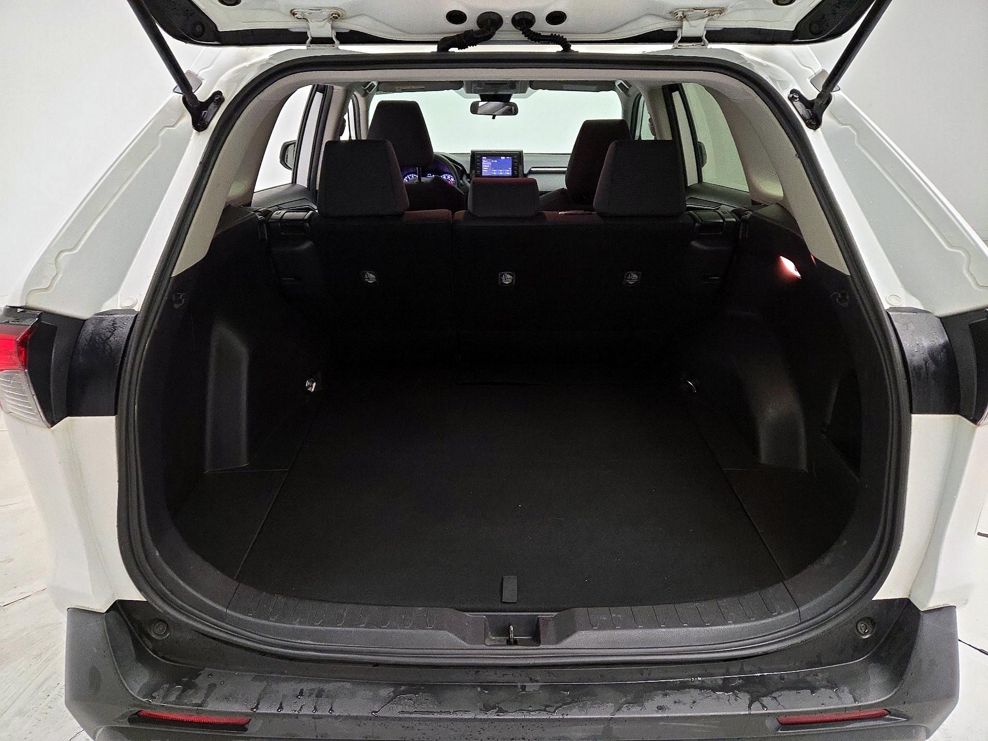 Thumbnail: 2019 Toyota RAV4 - 20