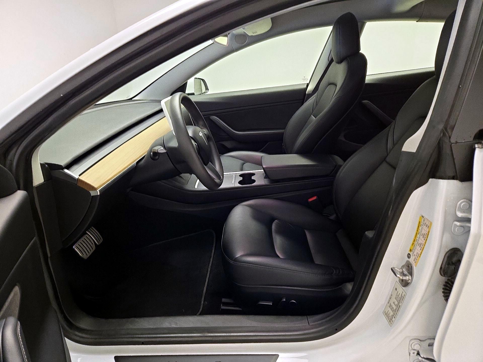 Thumbnail: 2021 Tesla Model 3 - 11