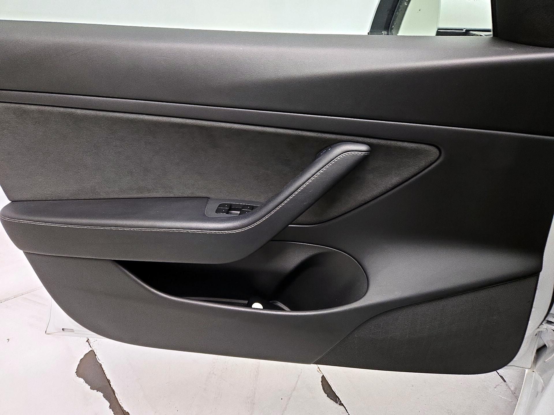 Thumbnail: 2021 Tesla Model 3 - 12