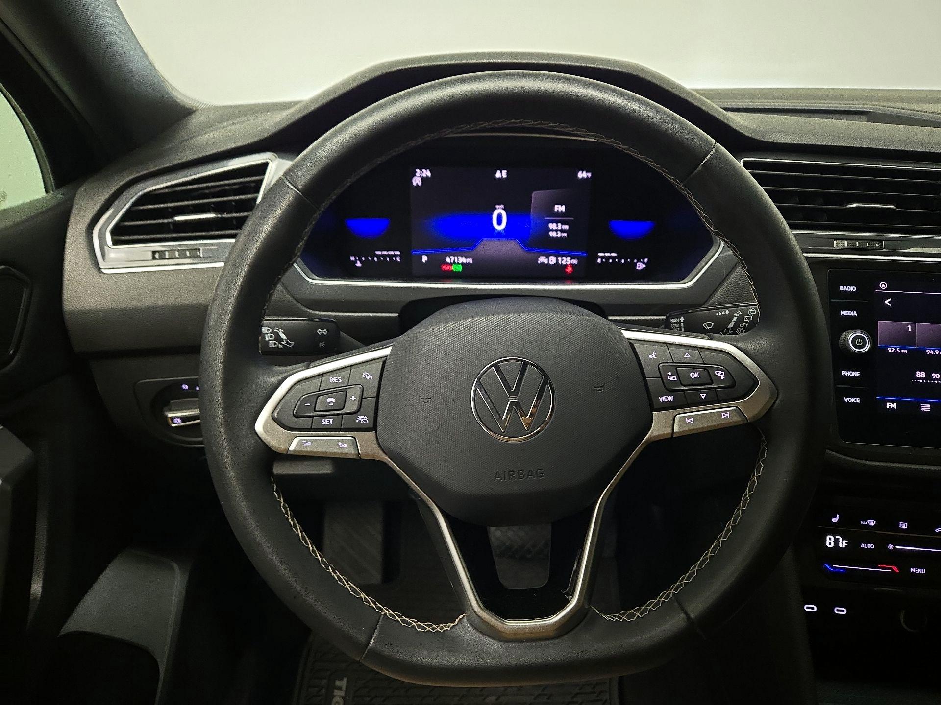 Thumbnail: 2022 Volkswagen Tiguan - 10