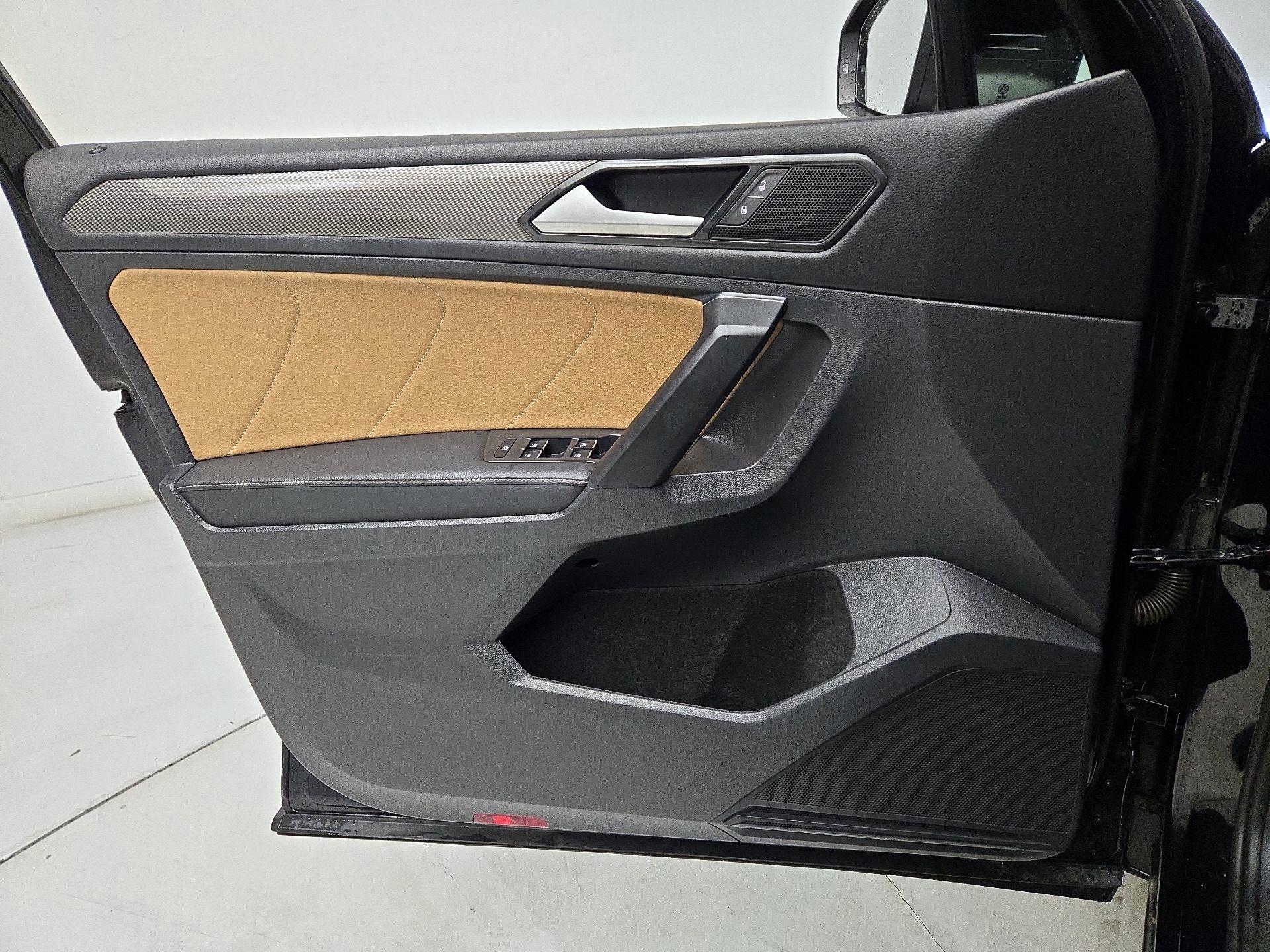 Thumbnail: 2022 Volkswagen Tiguan - 12