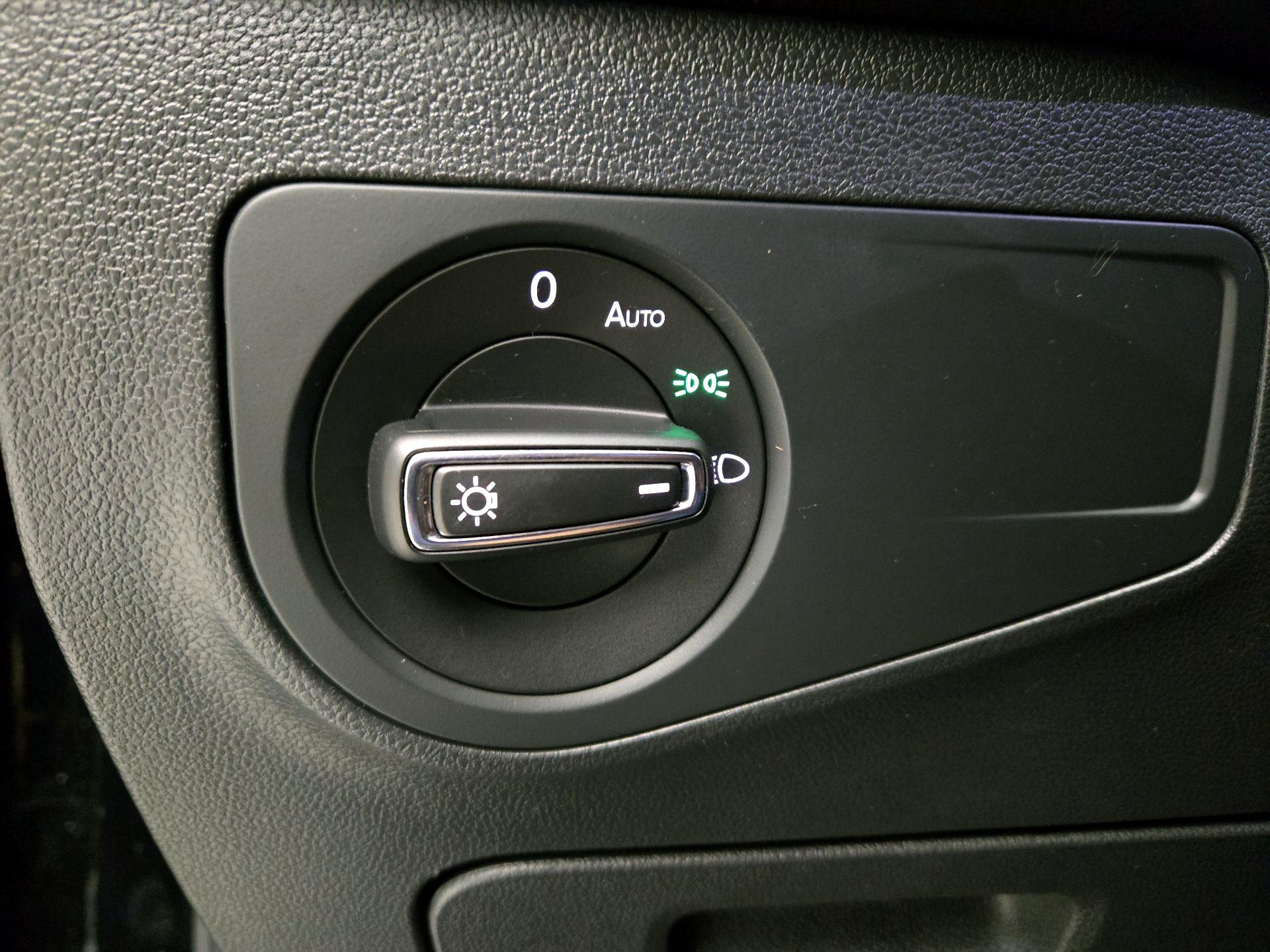 Thumbnail: 2022 Volkswagen Tiguan - 13