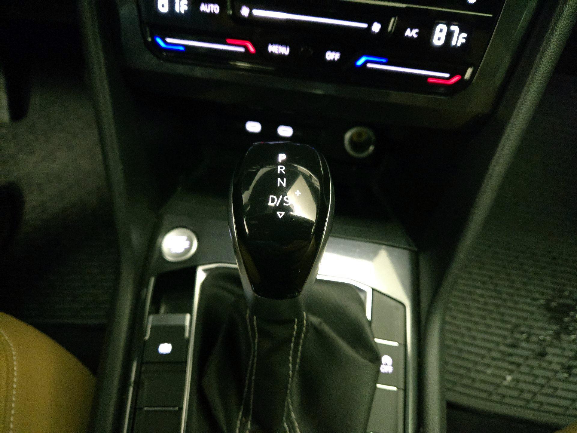 Thumbnail: 2022 Volkswagen Tiguan - 17