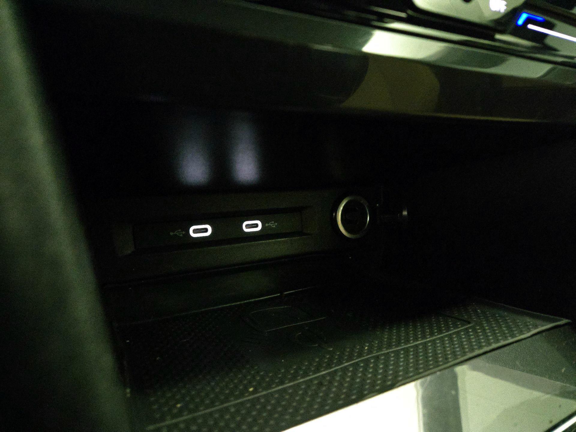 Thumbnail: 2022 Volkswagen Tiguan - 18