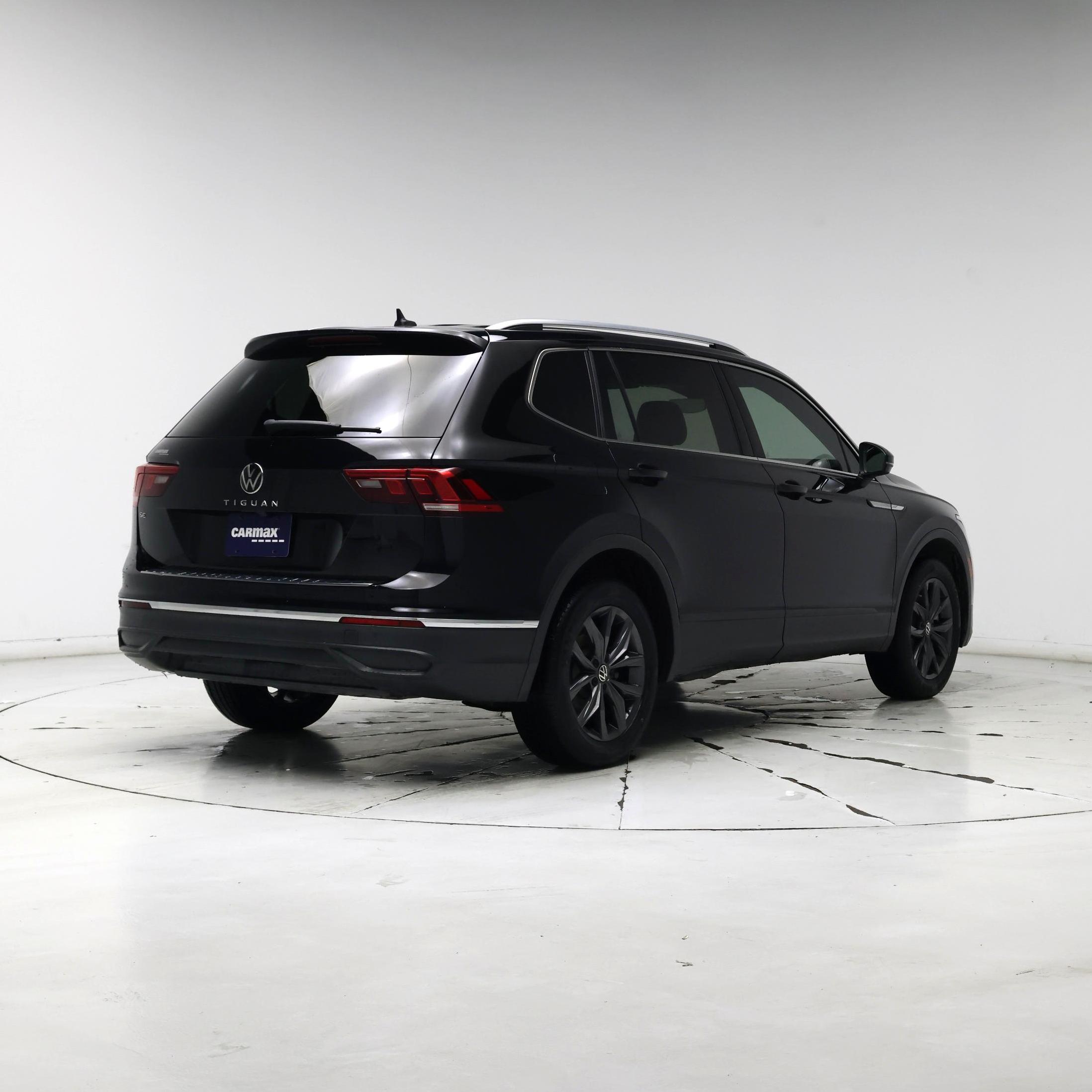 Thumbnail: 2022 Volkswagen Tiguan - 8