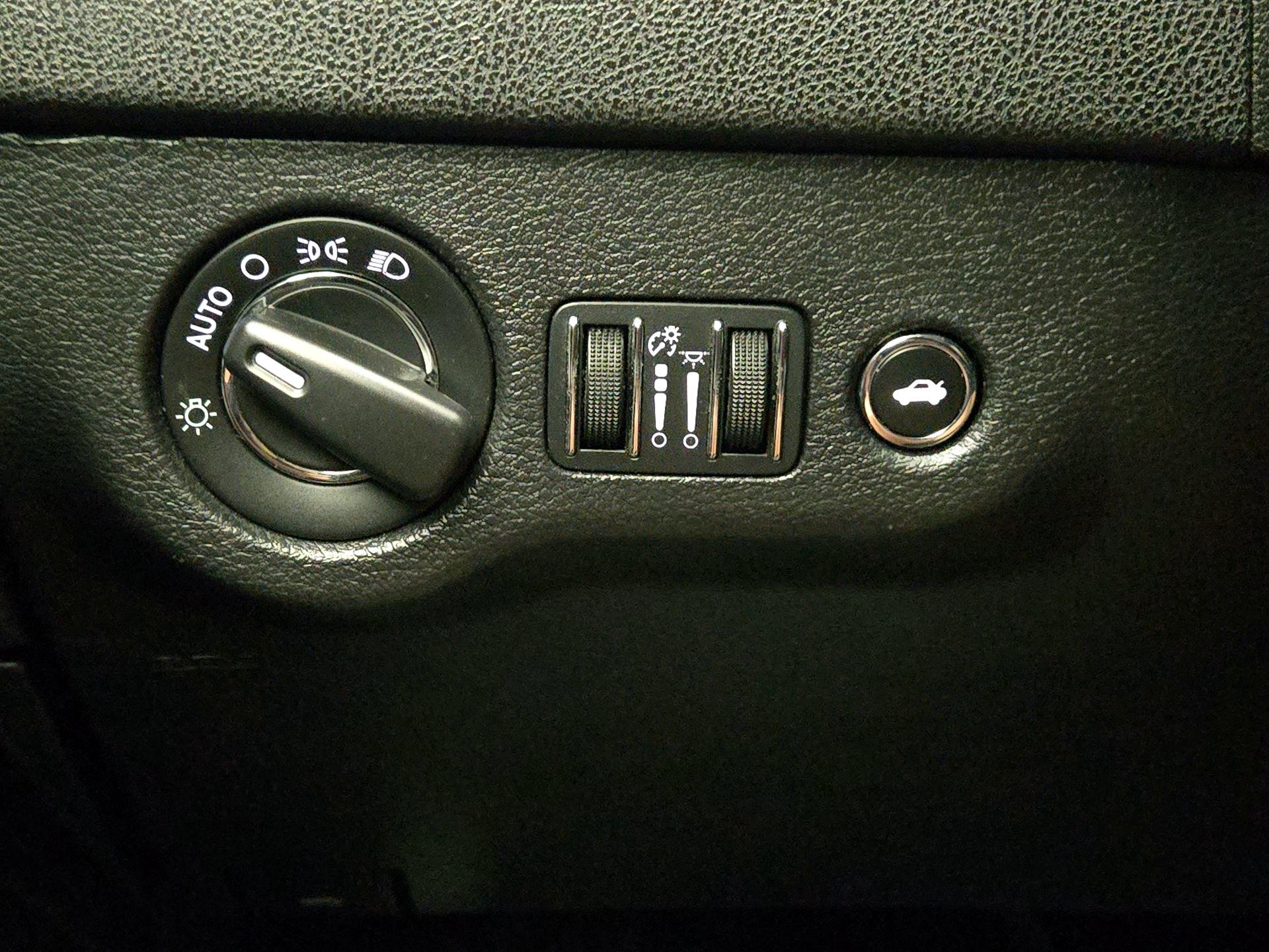 Thumbnail: 2015 Chrysler 300 - 13