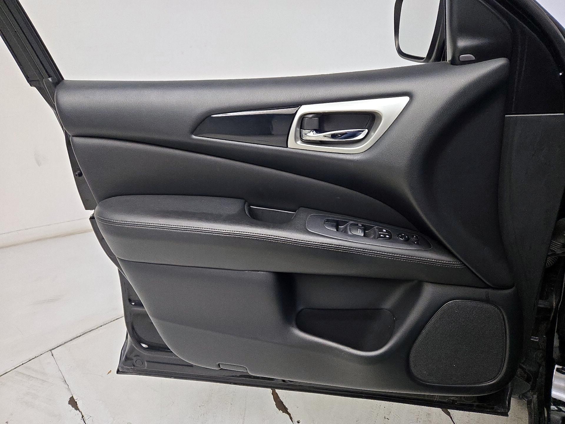 Thumbnail: 2019 Nissan Pathfinder - 12