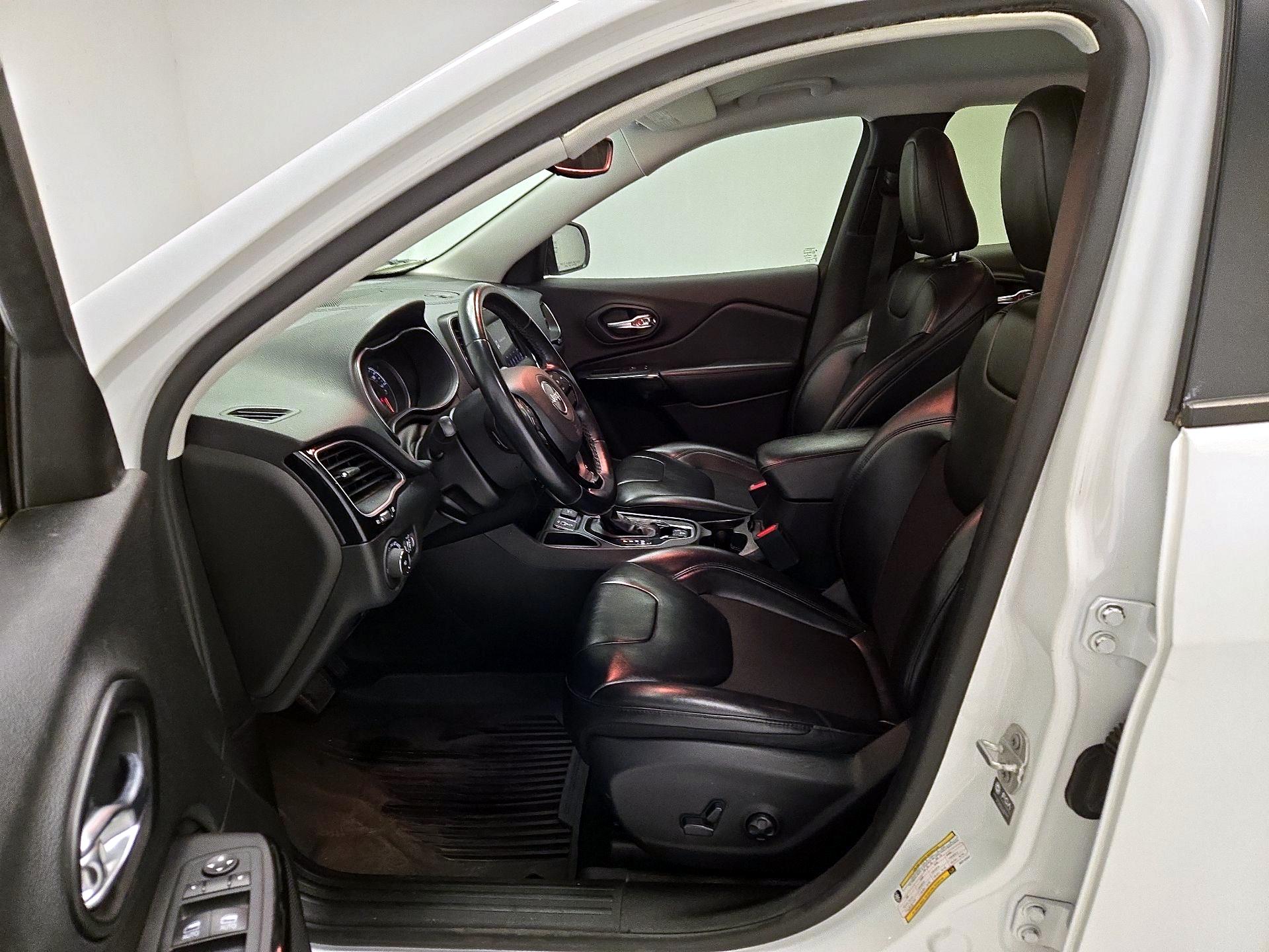 Thumbnail: 2021 Jeep Cherokee - 11