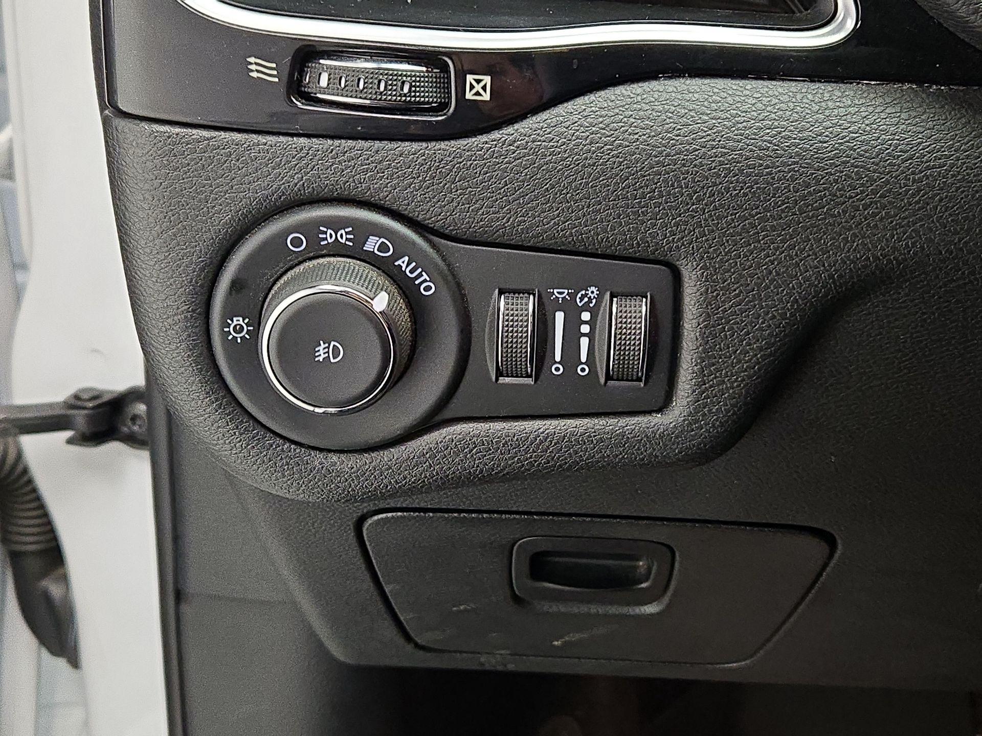 Thumbnail: 2021 Jeep Cherokee - 13