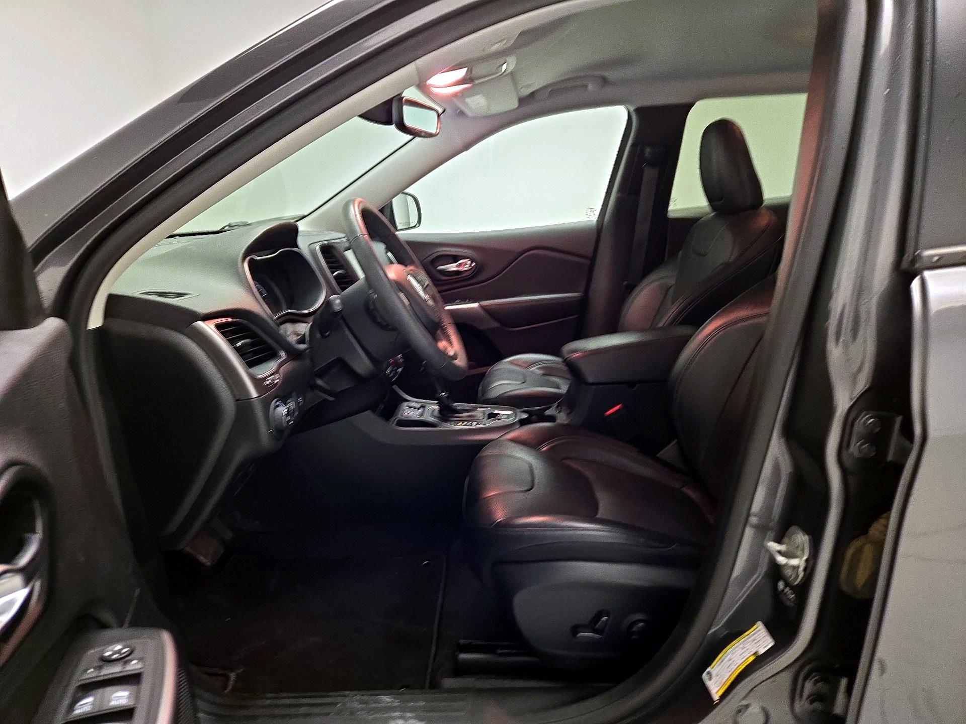 Thumbnail: 2022 Jeep Cherokee - 11