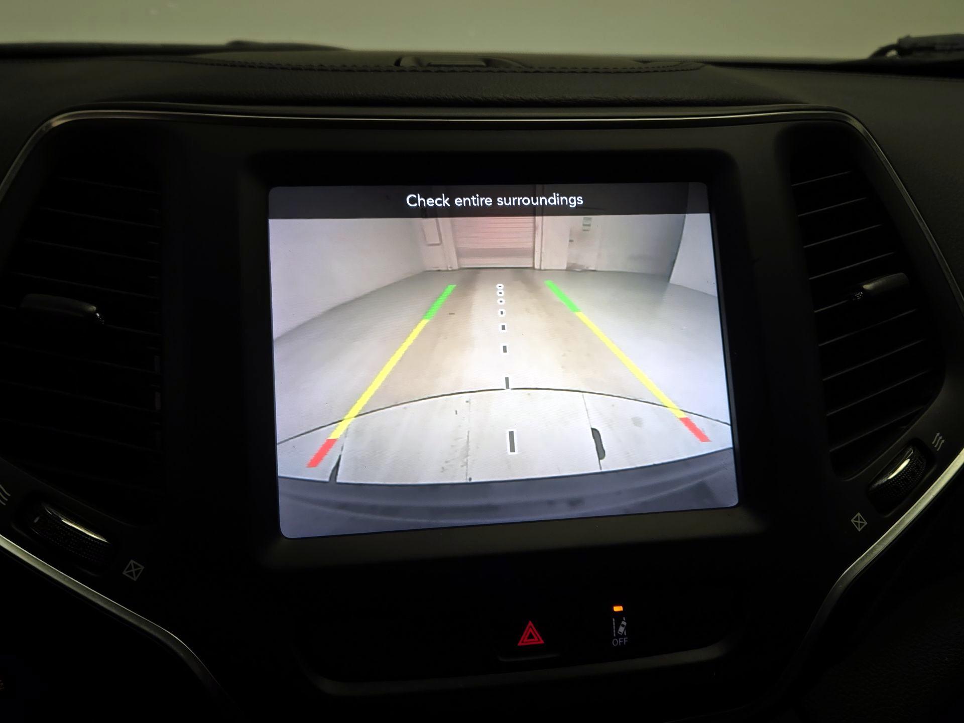 Thumbnail: 2022 Jeep Cherokee - 14