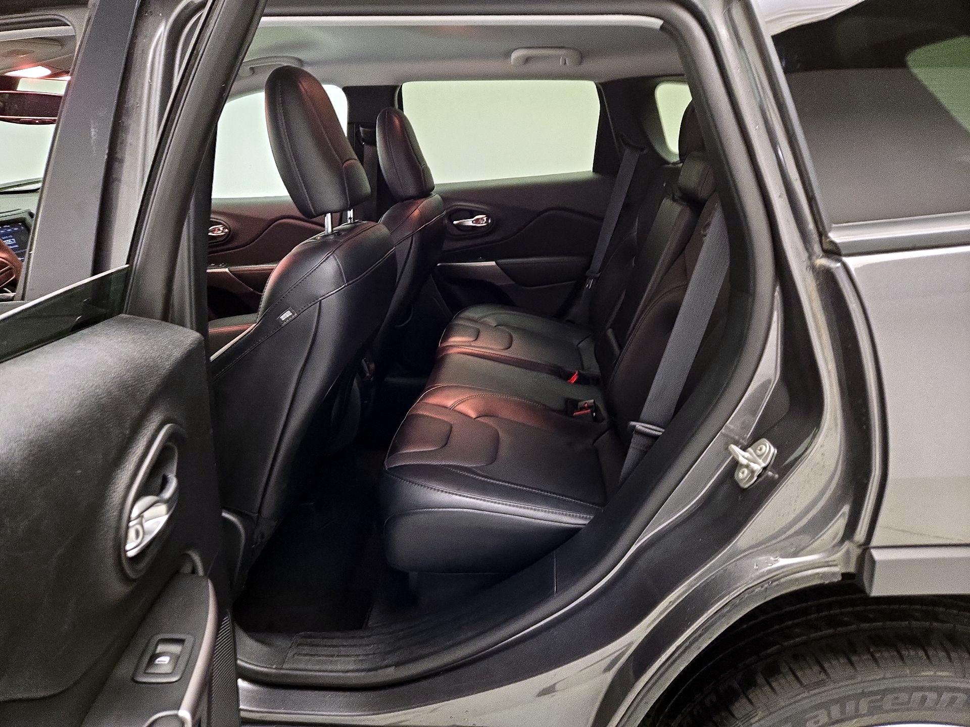 Thumbnail: 2022 Jeep Cherokee - 19