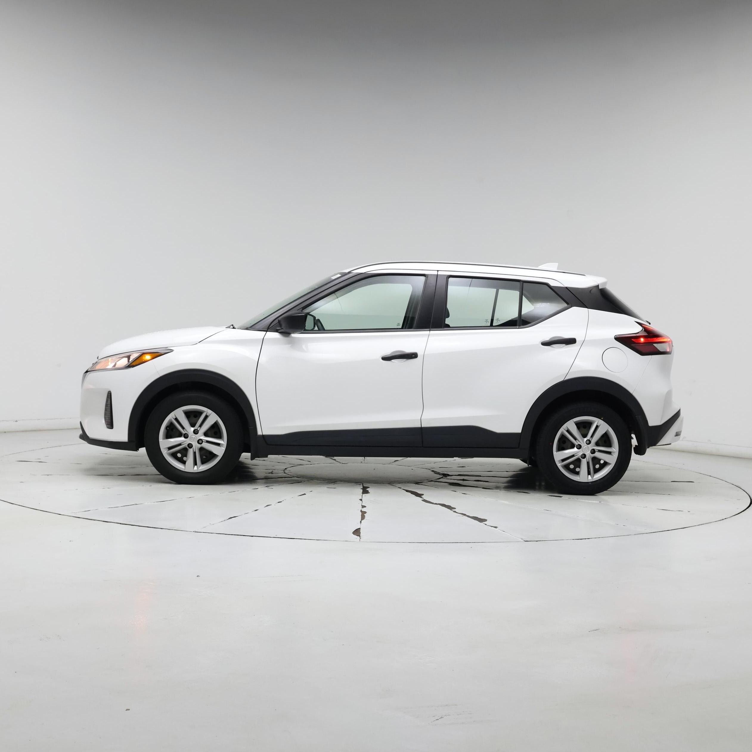 Thumbnail: 2023 Nissan Kicks - 3