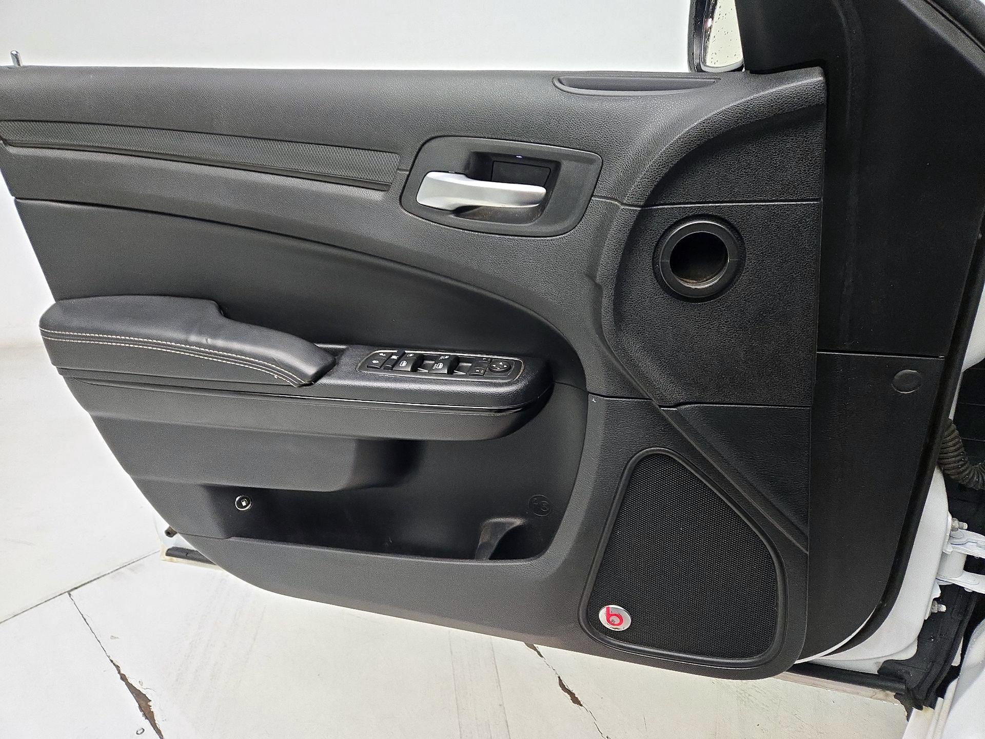 Thumbnail: 2015 Chrysler 300 - 12