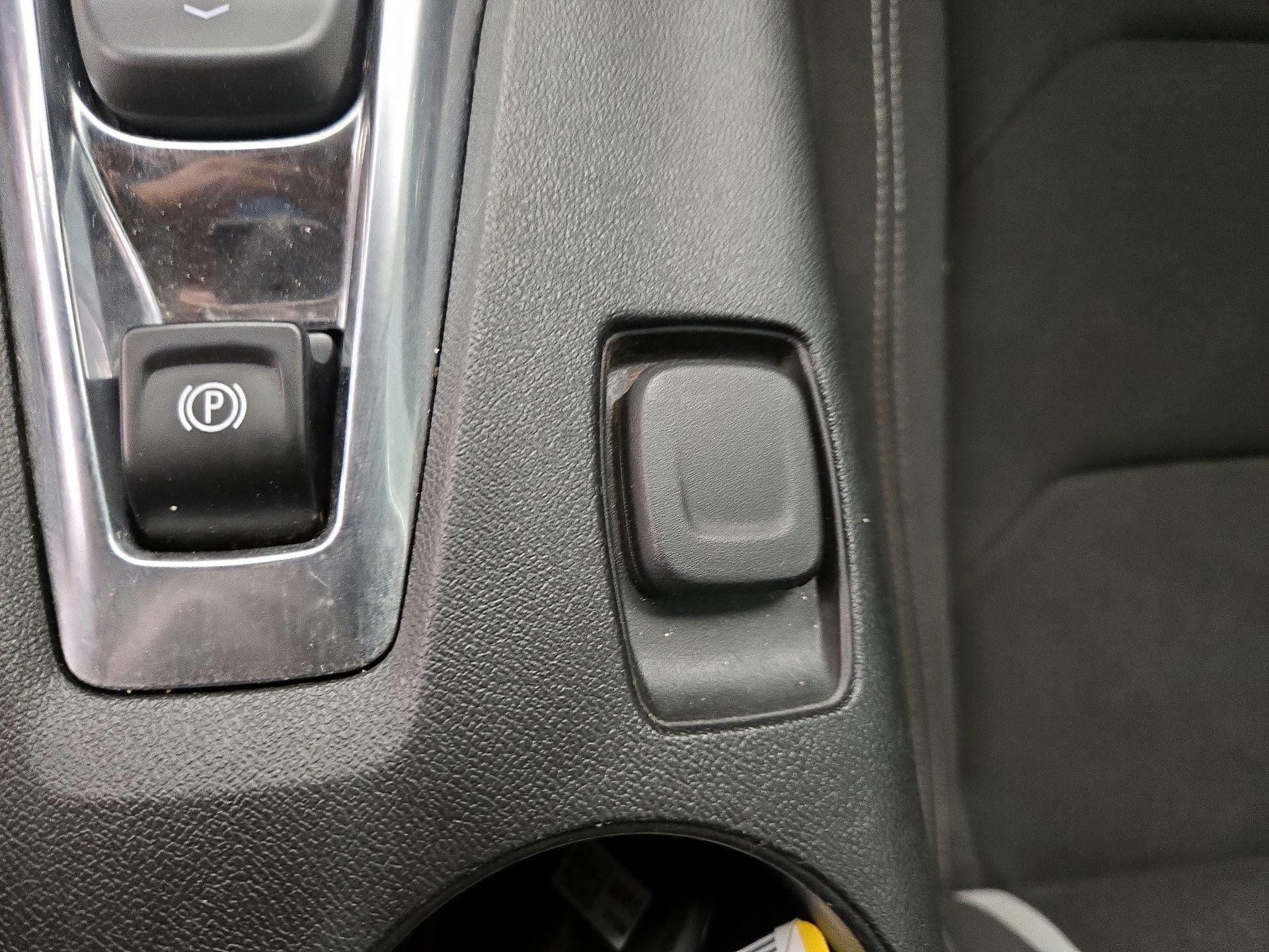 Thumbnail: 2020 Chevrolet Camaro - 17