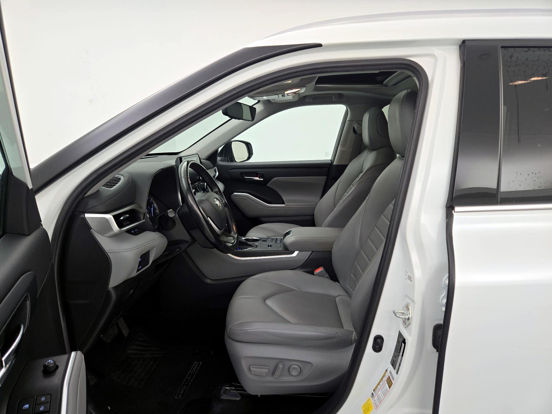 Thumbnail: 2022 Toyota Highlander - 11