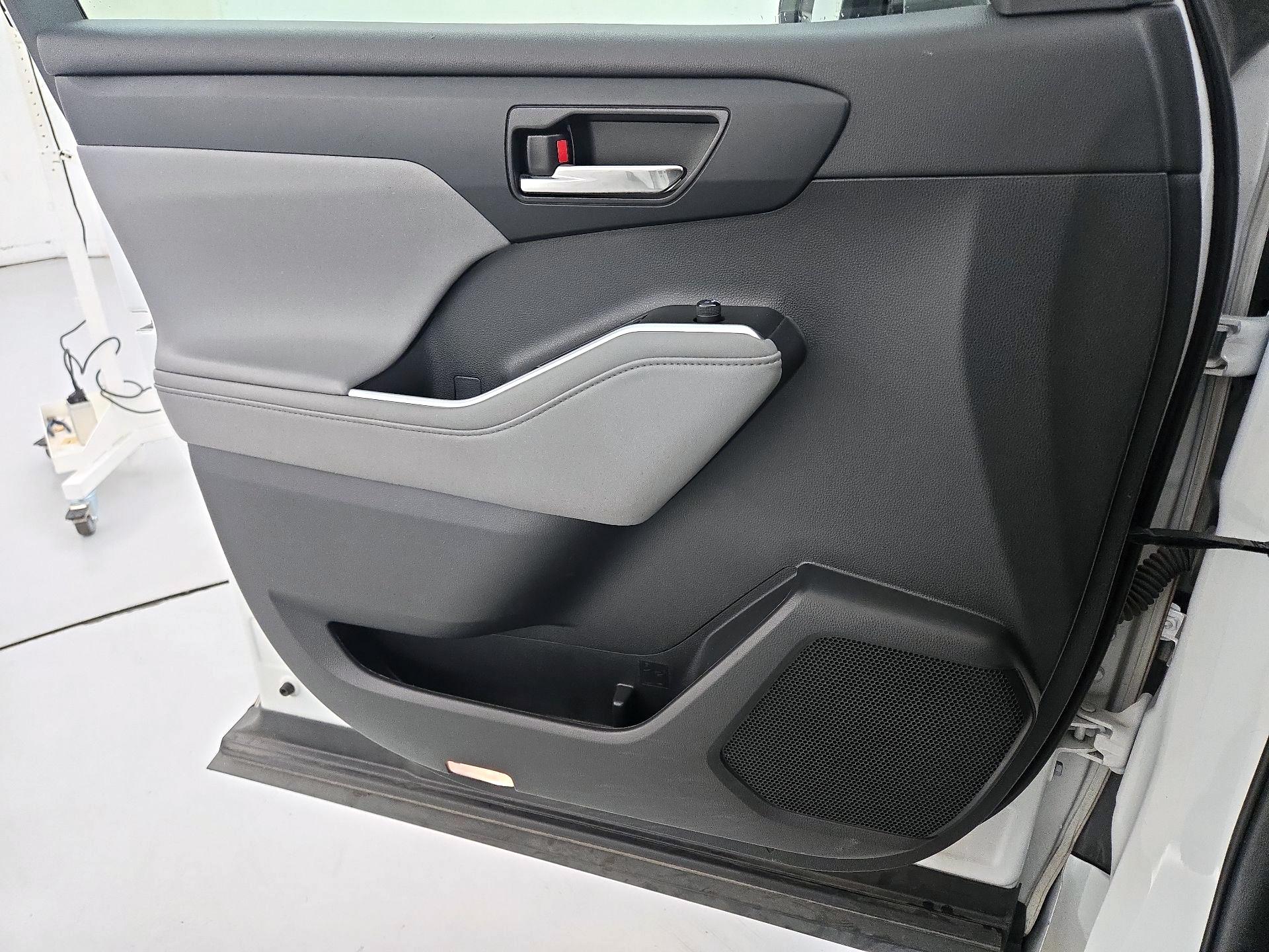 Thumbnail: 2022 Toyota Highlander - 12