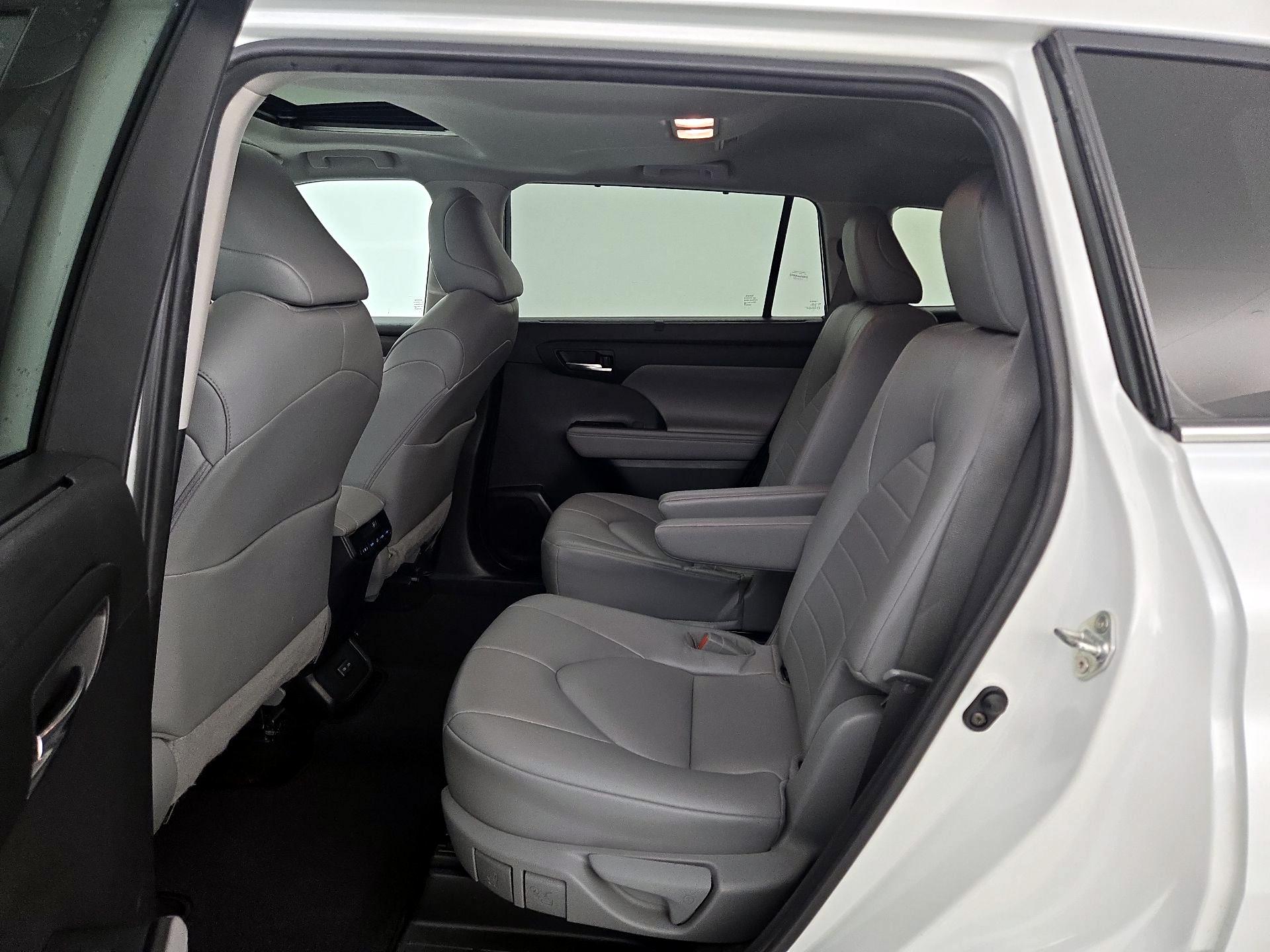 Thumbnail: 2022 Toyota Highlander - 20