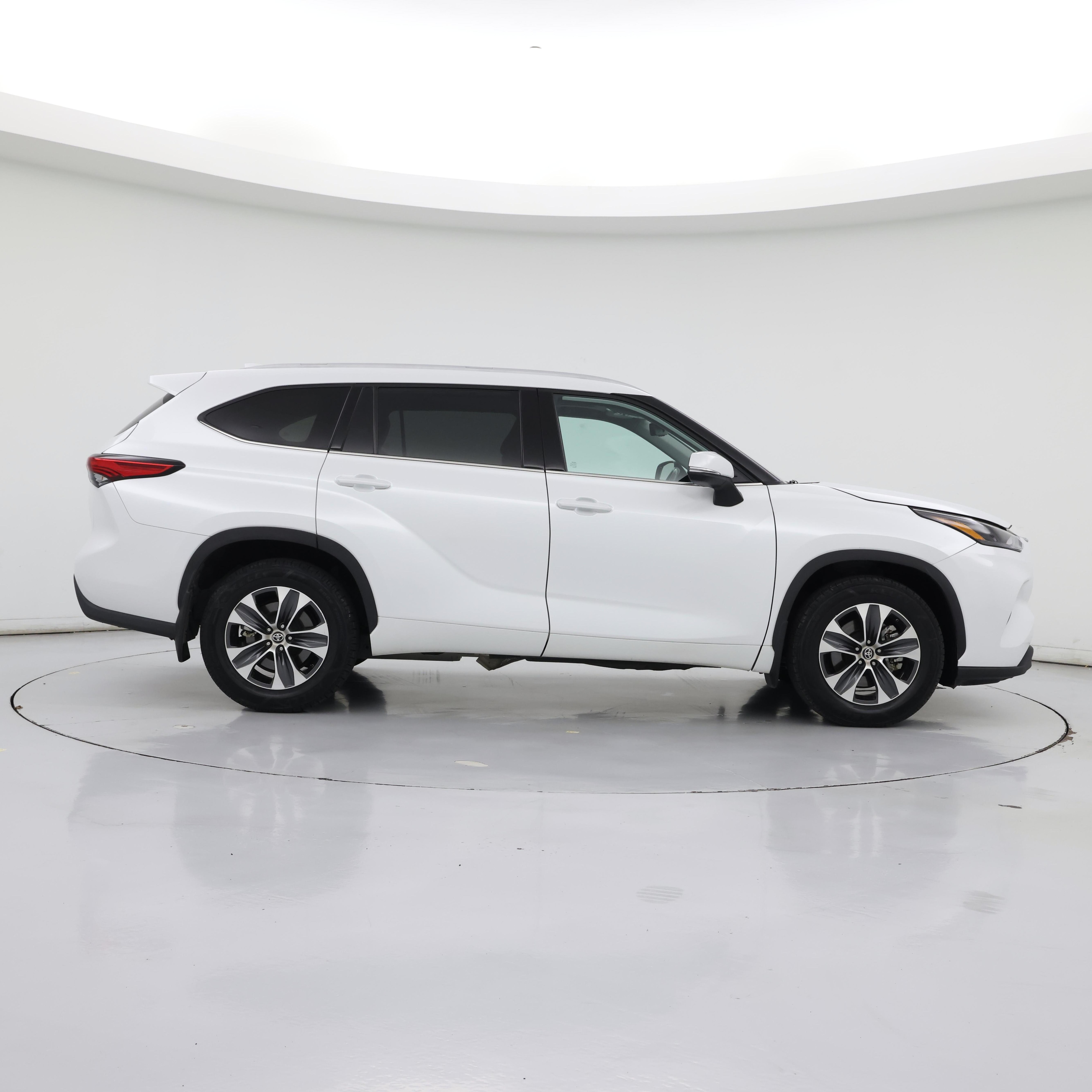 Thumbnail: 2022 Toyota Highlander - 7
