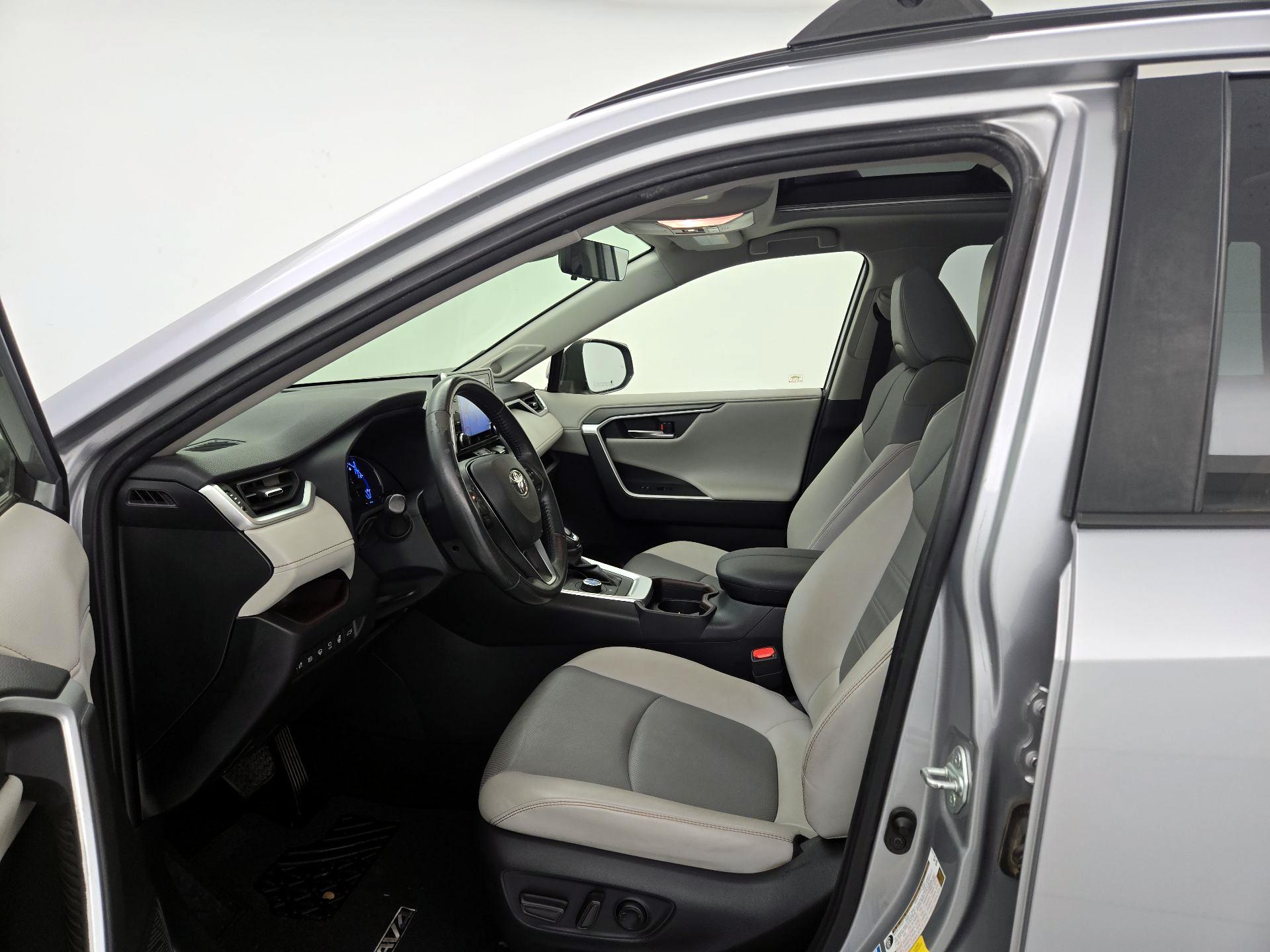 Thumbnail: 2020 Toyota RAV4 - 11