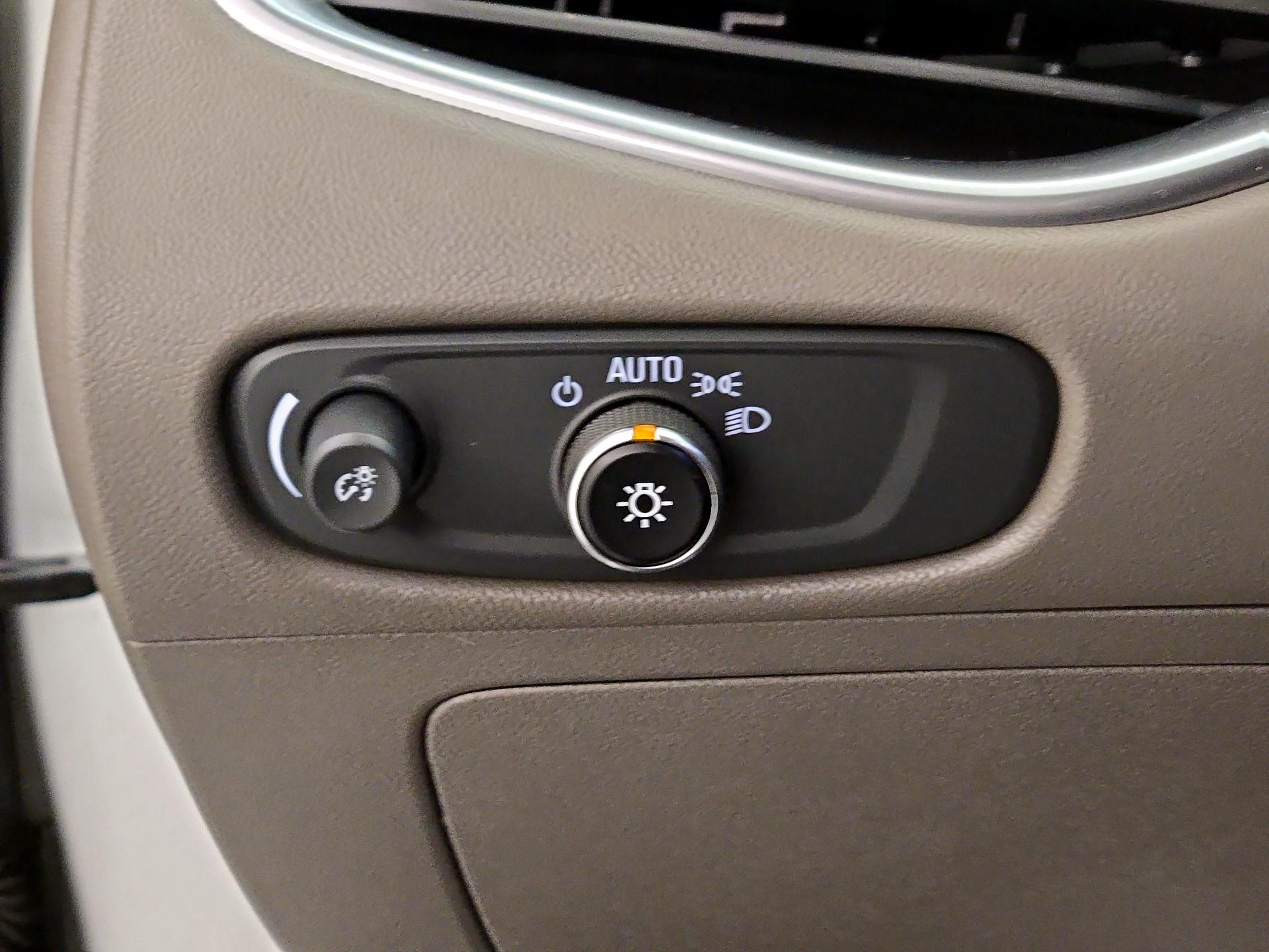 Thumbnail: 2020 Chevrolet Malibu - 13