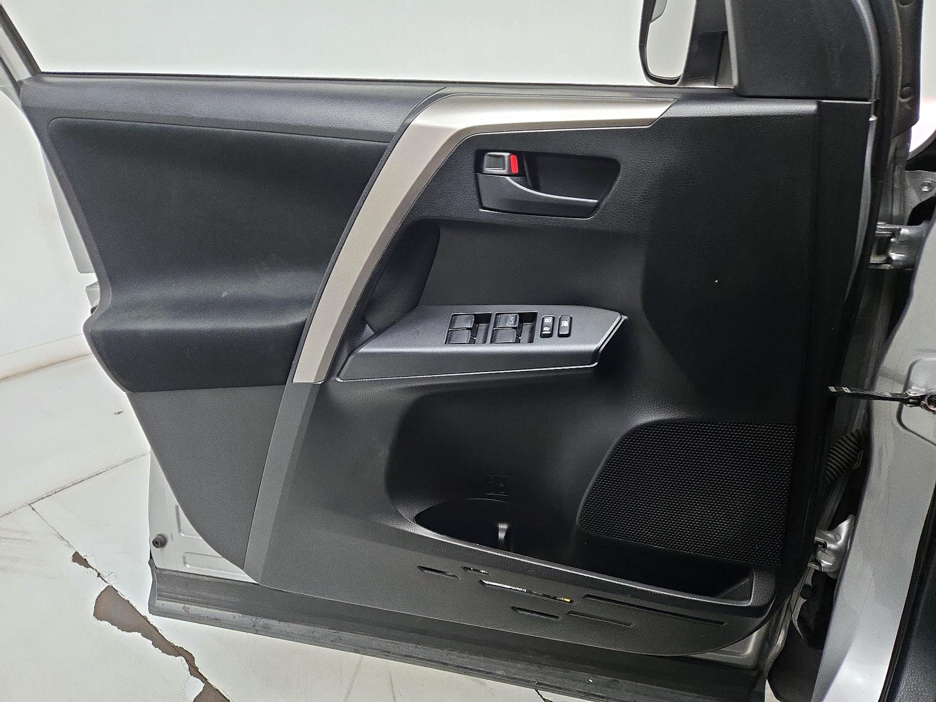 Thumbnail: 2018 Toyota RAV4 - 12