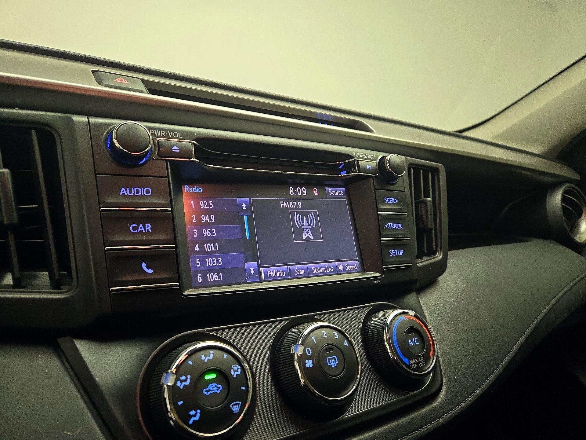 Thumbnail: 2018 Toyota RAV4 - 14