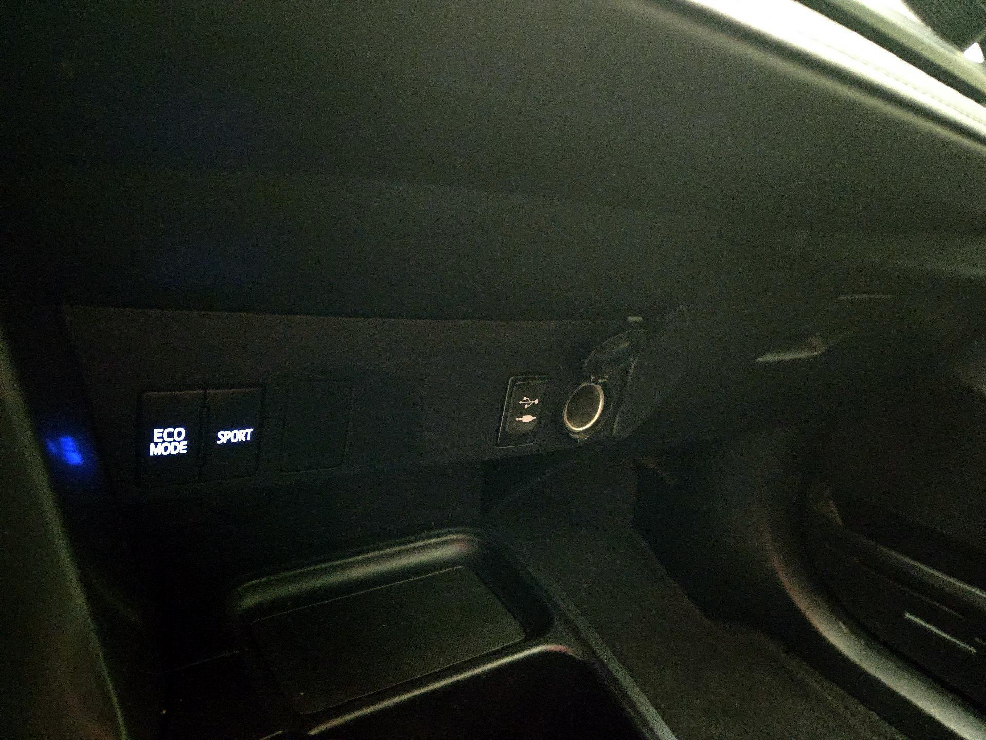 Thumbnail: 2018 Toyota RAV4 - 17