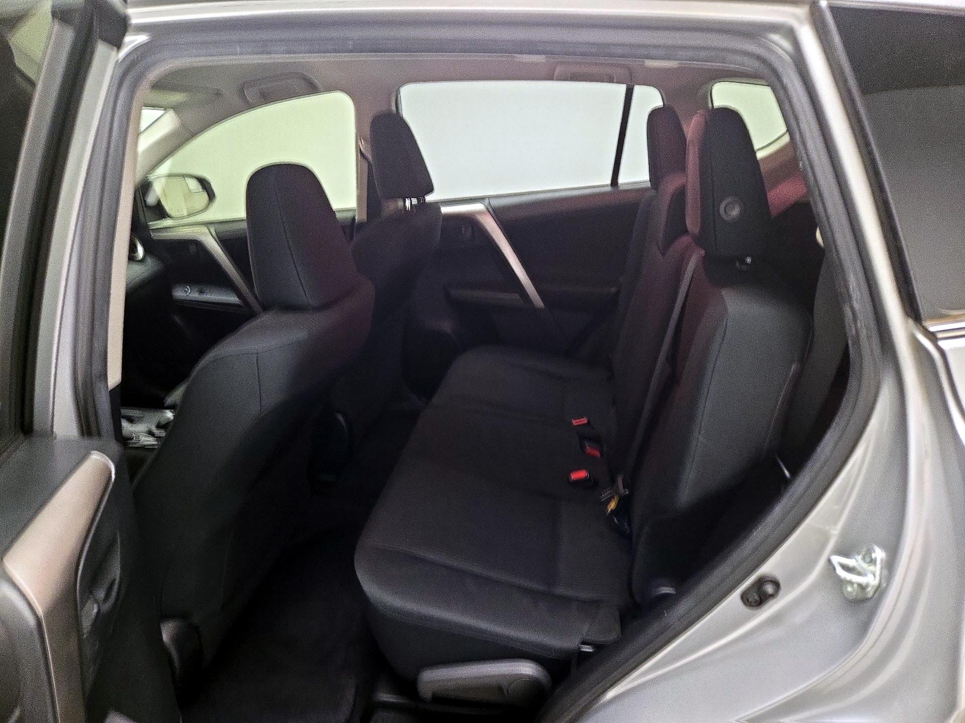 Thumbnail: 2018 Toyota RAV4 - 18