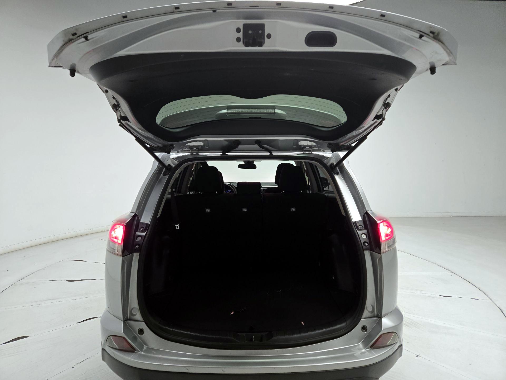 Thumbnail: 2018 Toyota RAV4 - 19