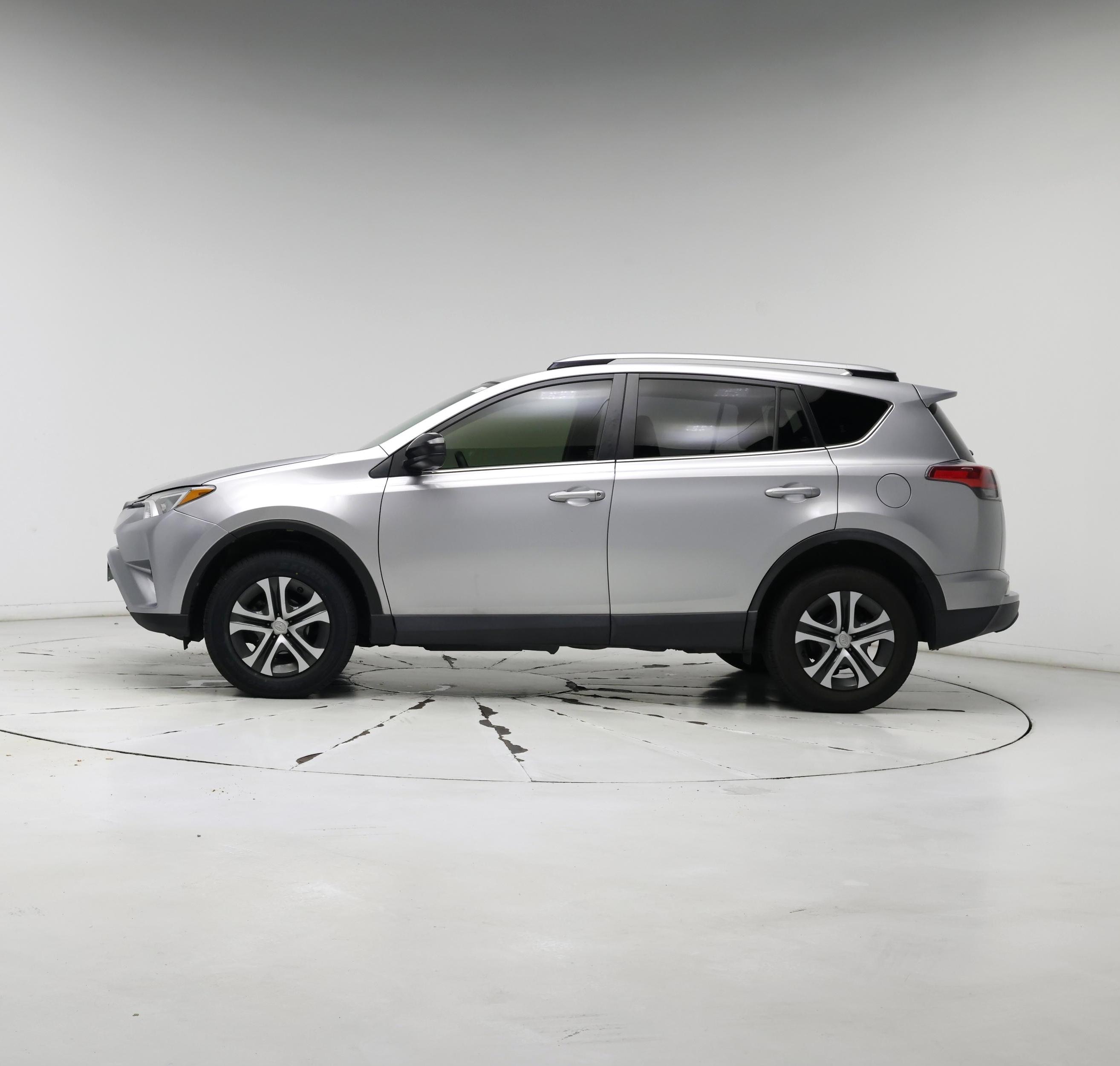 Thumbnail: 2018 Toyota RAV4 - 3