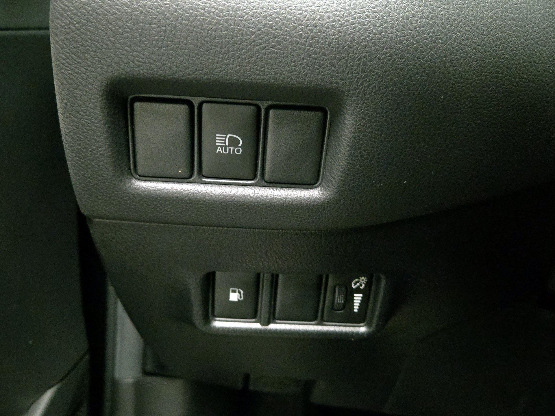 Thumbnail: 2021 Toyota C-HR - 13