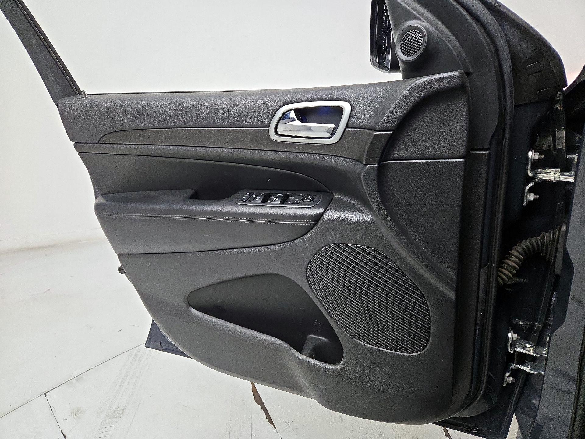 Thumbnail: 2018 Jeep Grand Cherokee - 12