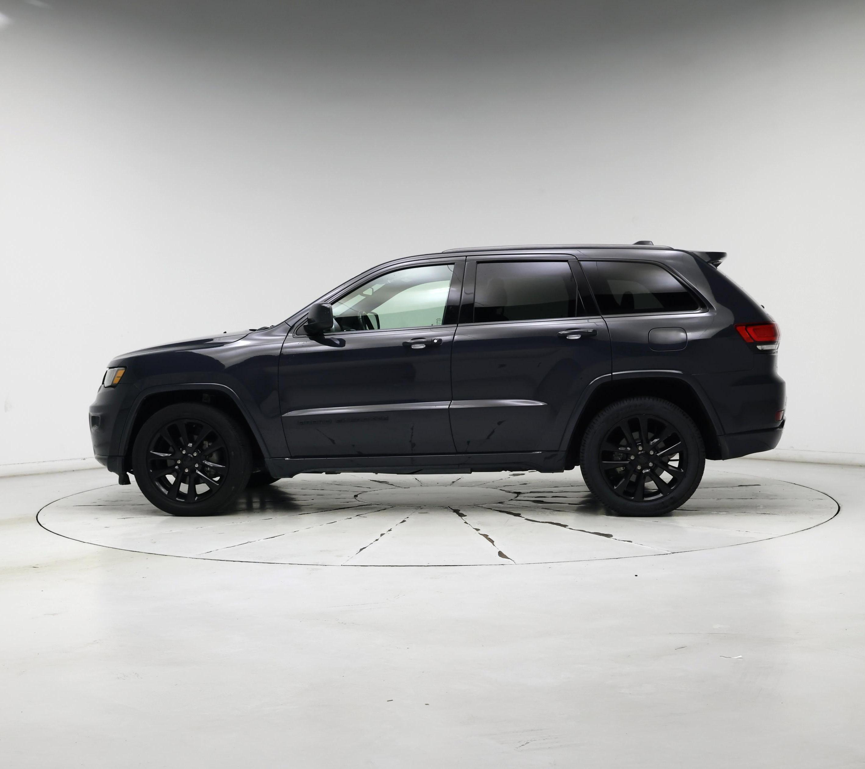 Thumbnail: 2018 Jeep Grand Cherokee - 3