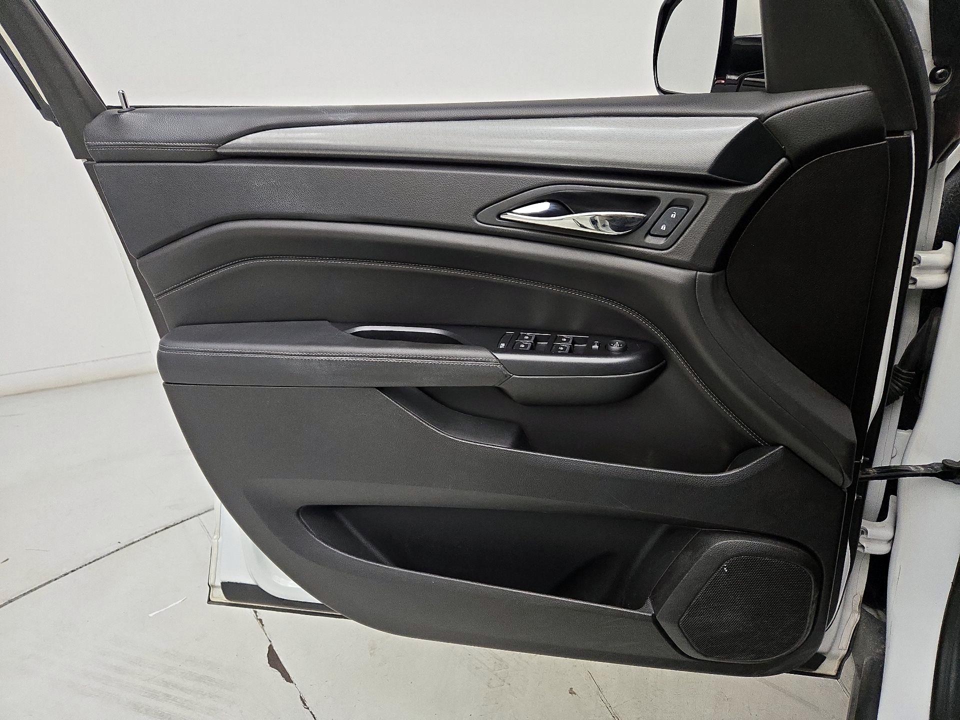 Thumbnail: 2016 Cadillac SRX - 12