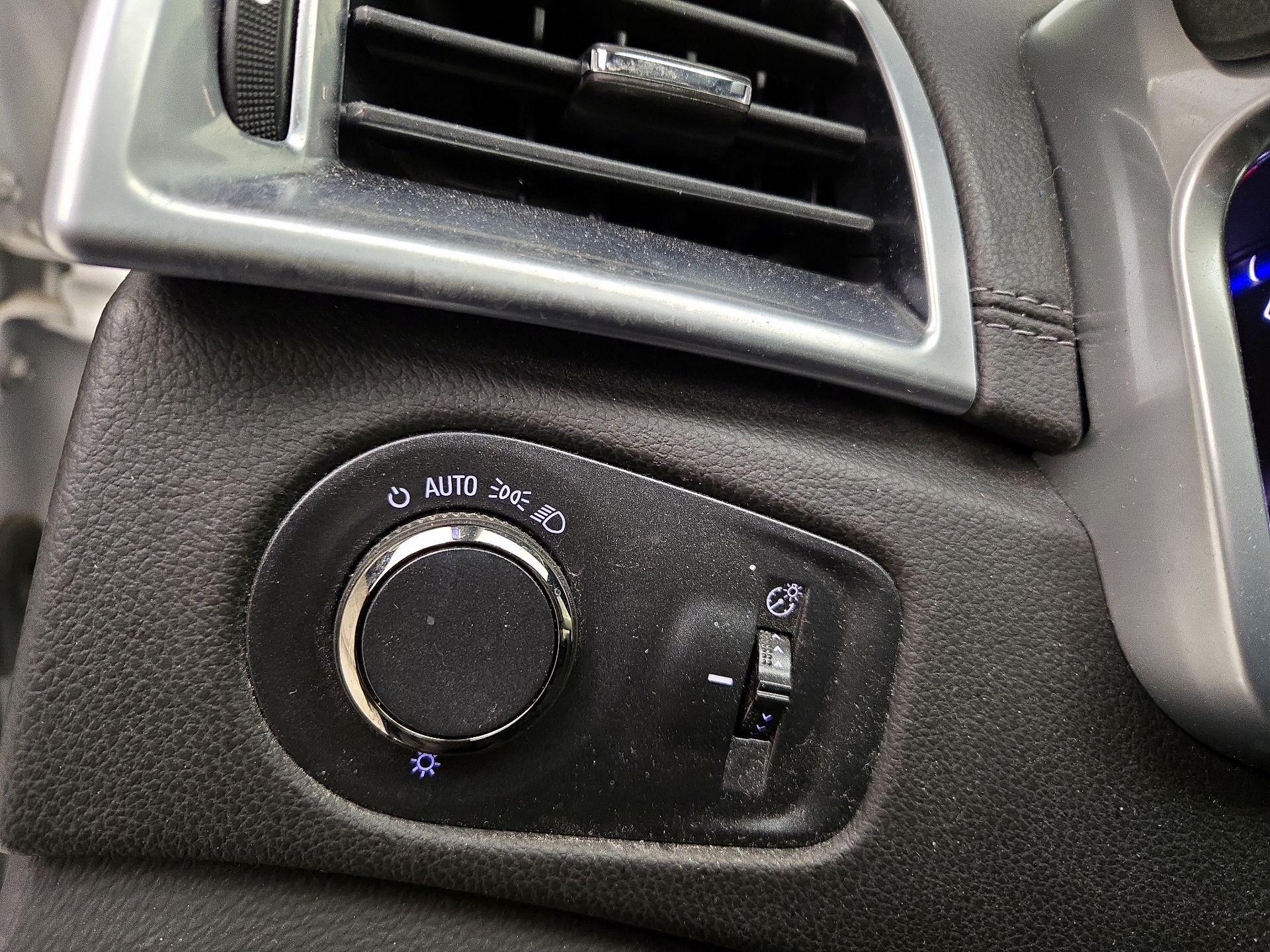 Thumbnail: 2016 Cadillac SRX - 13