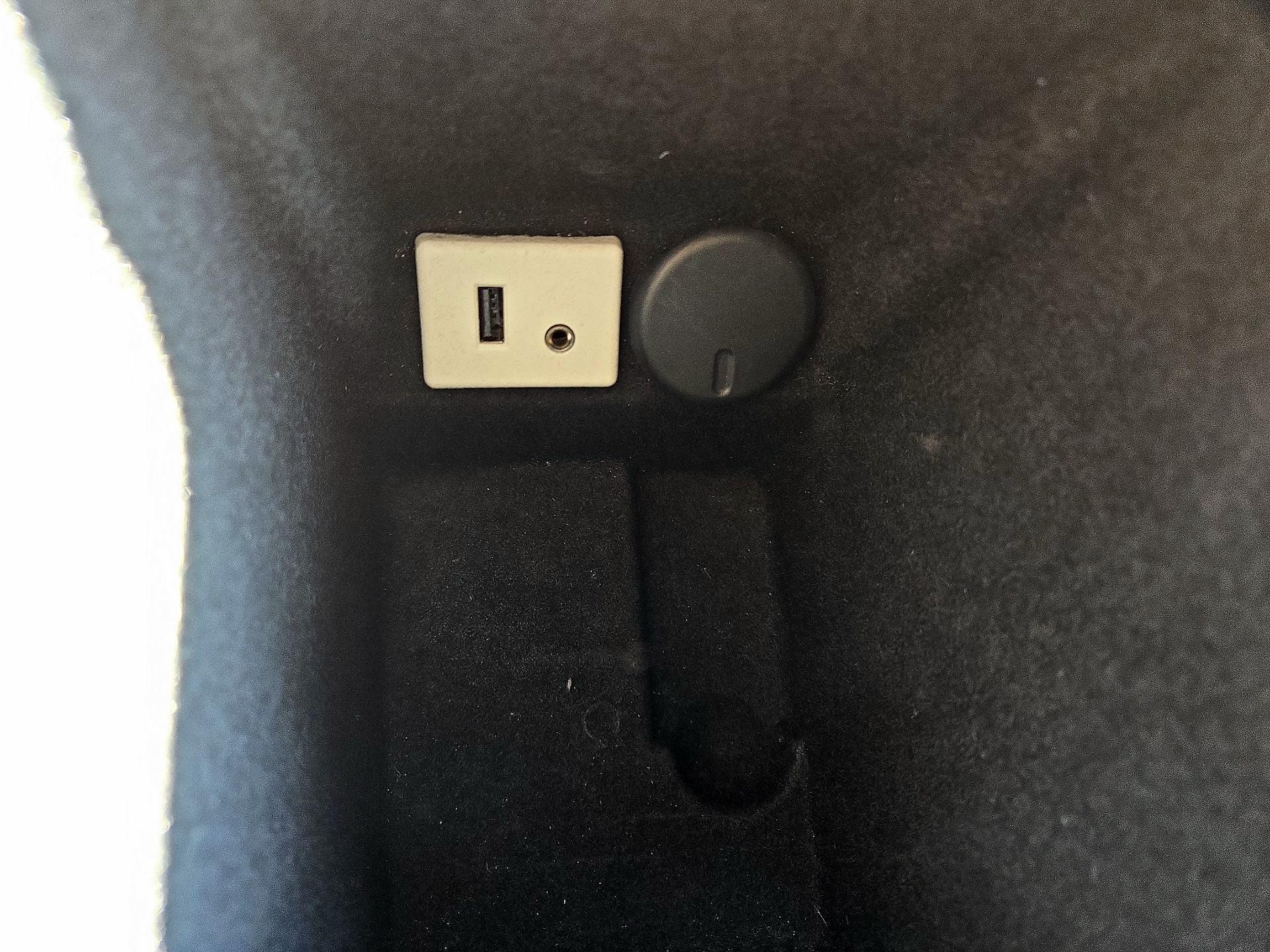 Thumbnail: 2016 Cadillac SRX - 17