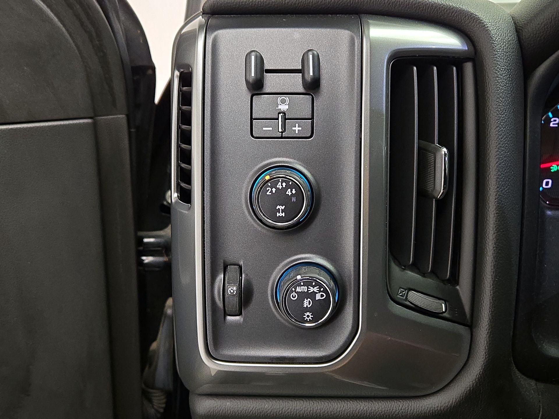 Thumbnail: 2016 Chevrolet Silverado 2500 - 13