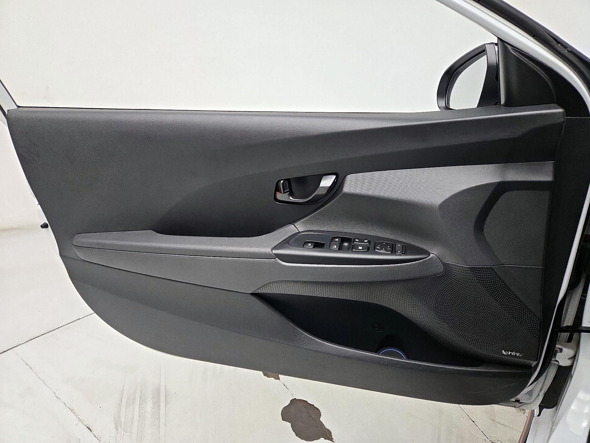 Thumbnail: 2021 Hyundai Veloster - 12